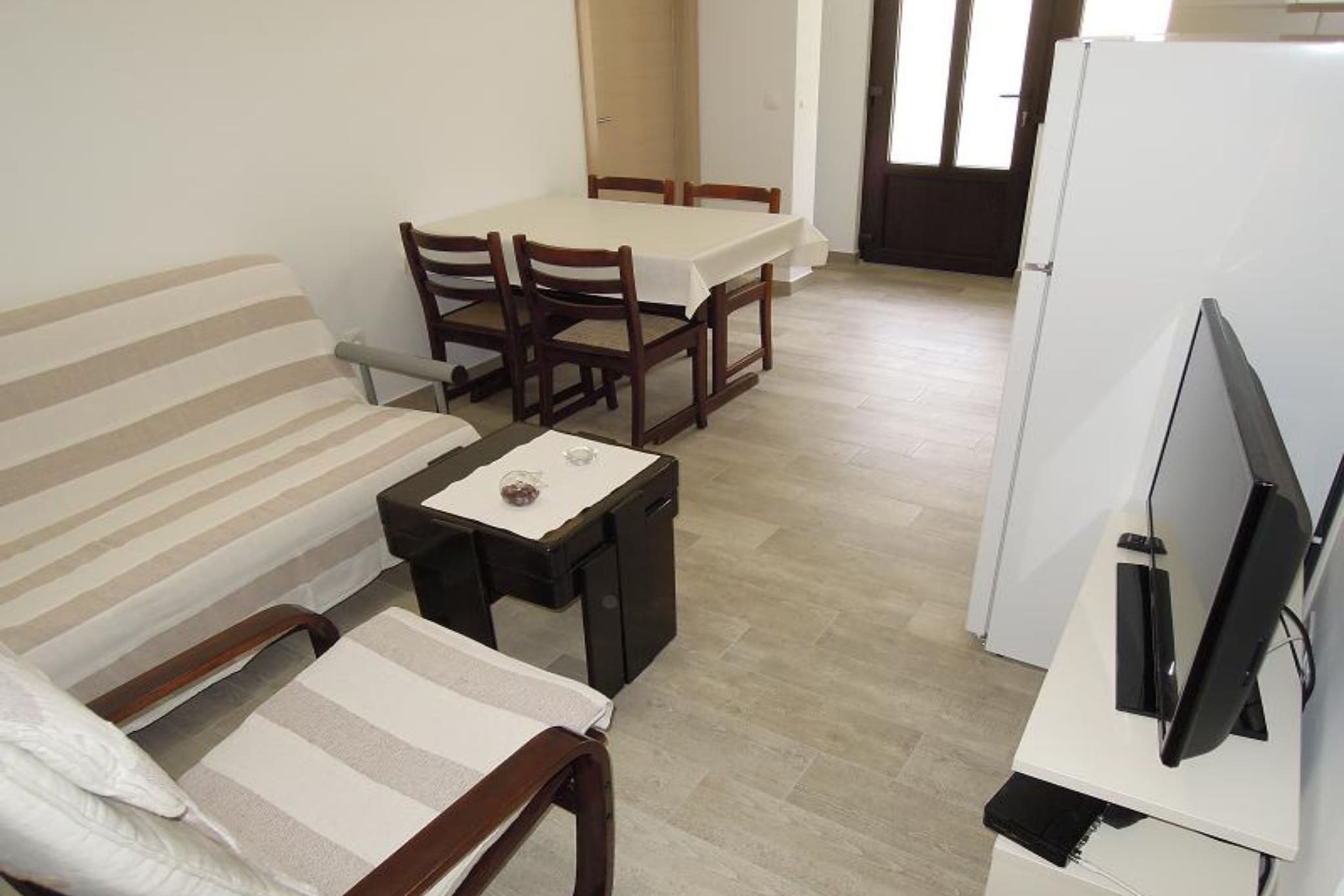 Cozy Retreat By The Sea Puntamika - Classic Two Bedroom Apartment with Terrace (owner B)