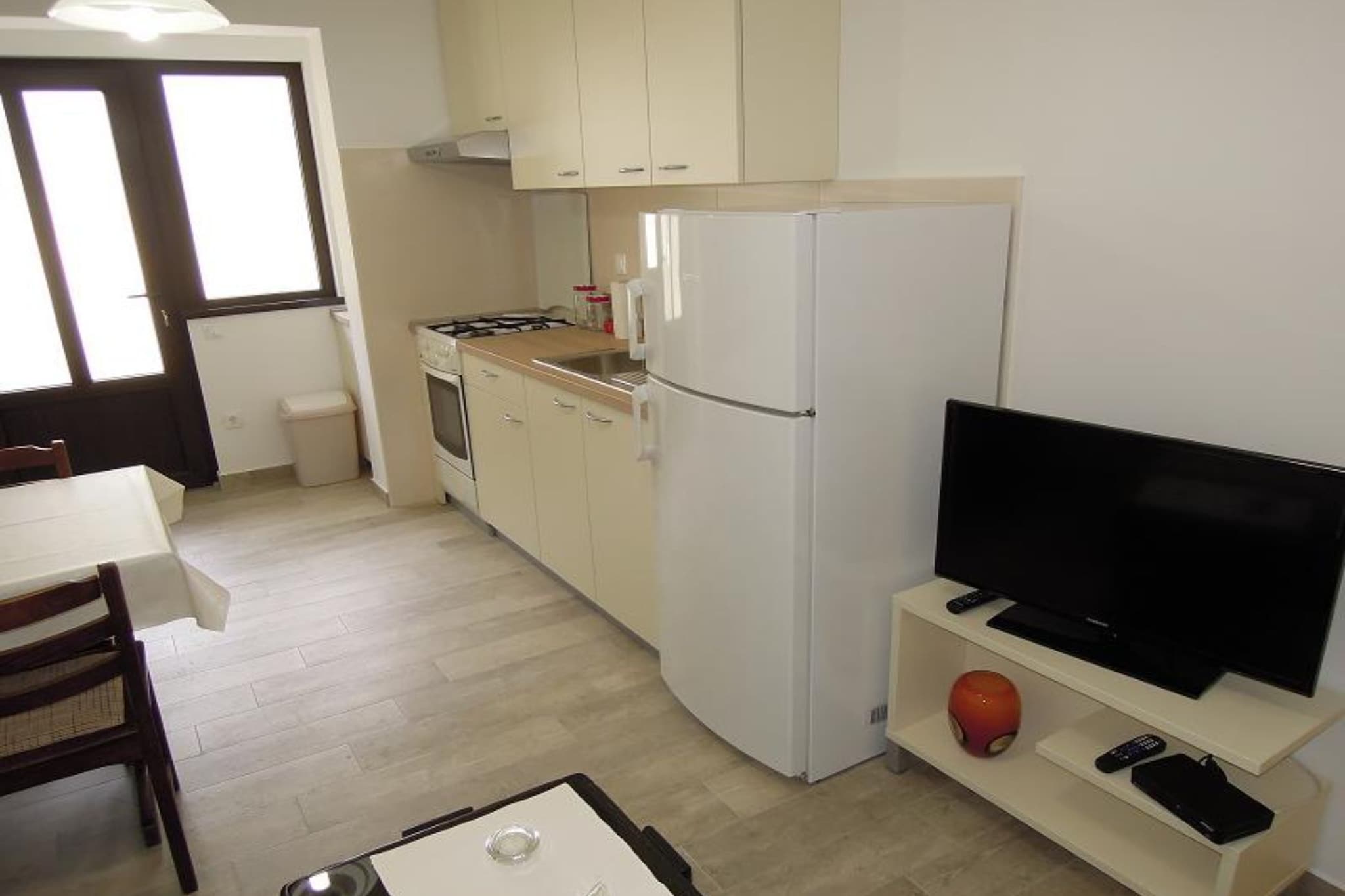 Cozy Retreat By The Sea Puntamika - Classic Two Bedroom Apartment with Terrace (owner B)