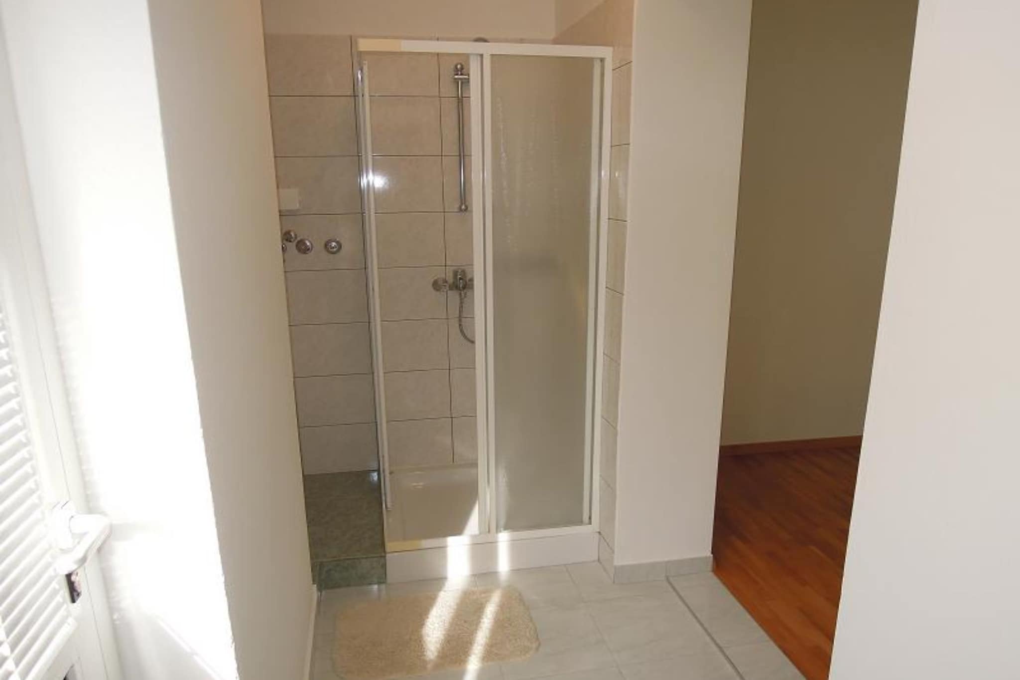 Cozy Retreat By The Sea Puntamika - Classic Two Bedroom Apartment with Terrace (owner B)-Badkamer