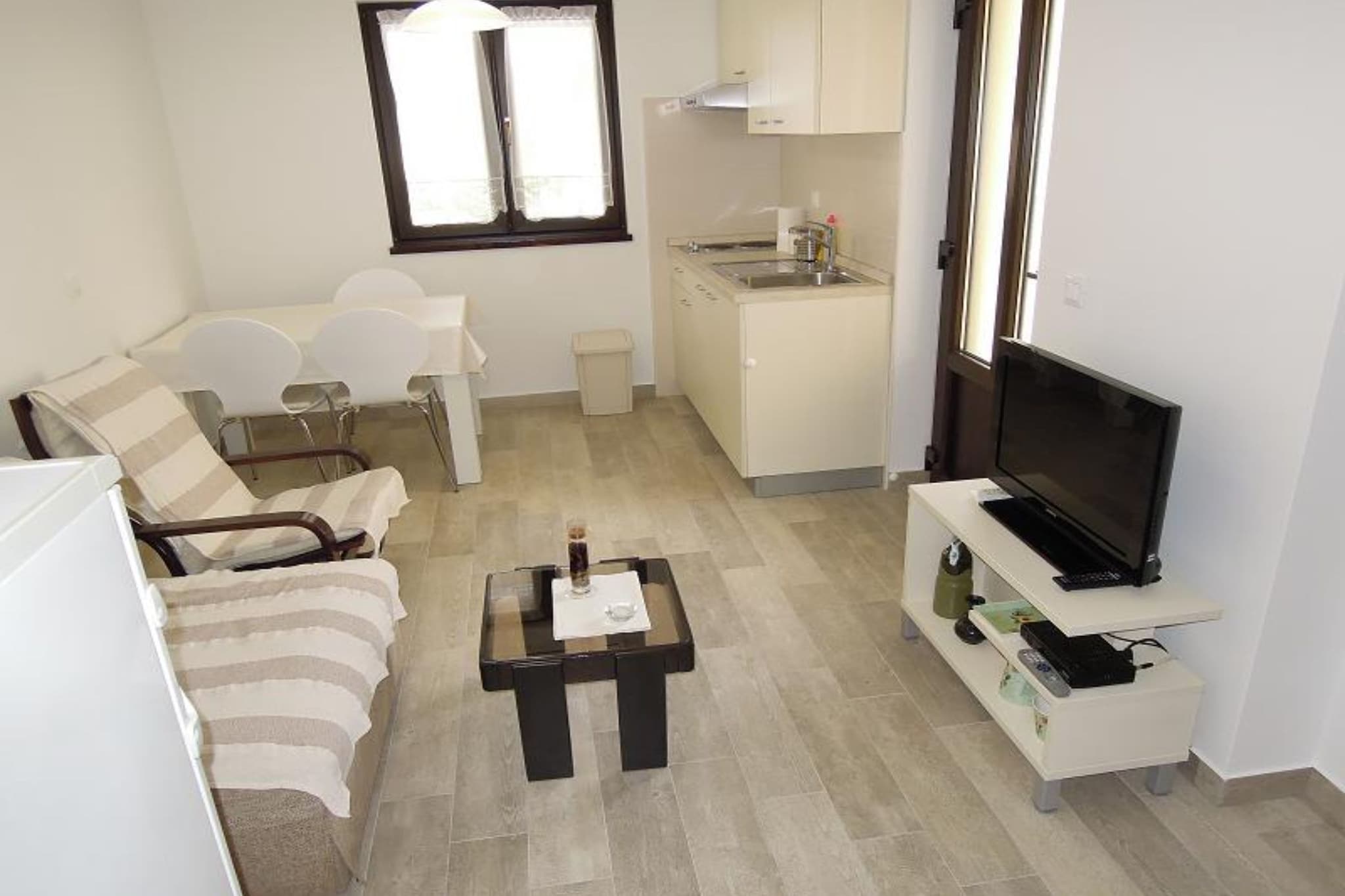 Cozy Retreat By The Sea Puntamika - One Bedroom Apartment with Terrace (owner D)