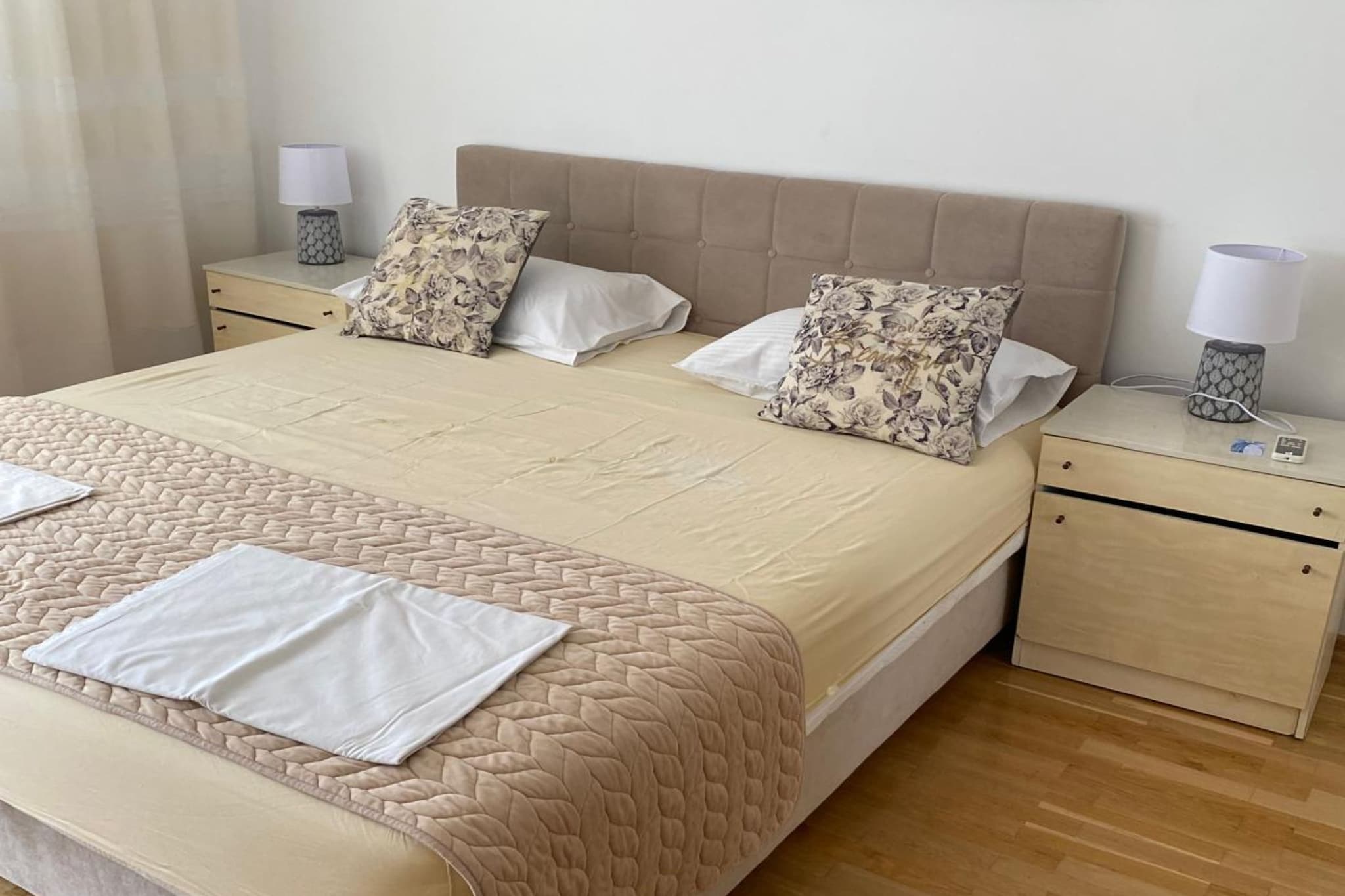 Villa Apartments Babaja - Two Bedroom Apartment with Balcony and Sea View (Ap 3)-Slaapkamer
