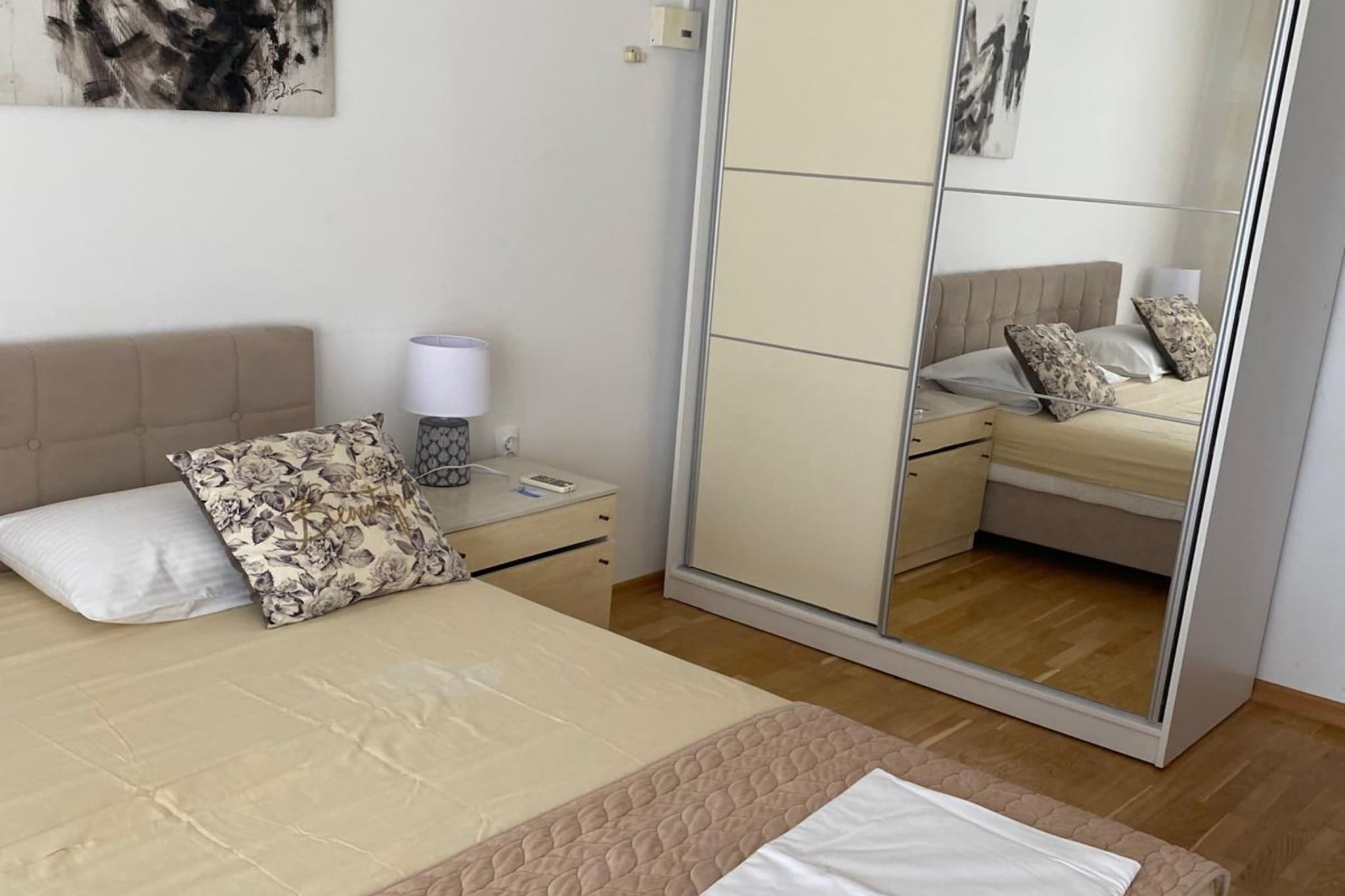 Villa Apartments Babaja - Two Bedroom Apartment with Balcony and Sea View (Ap 3)-Slaapkamer