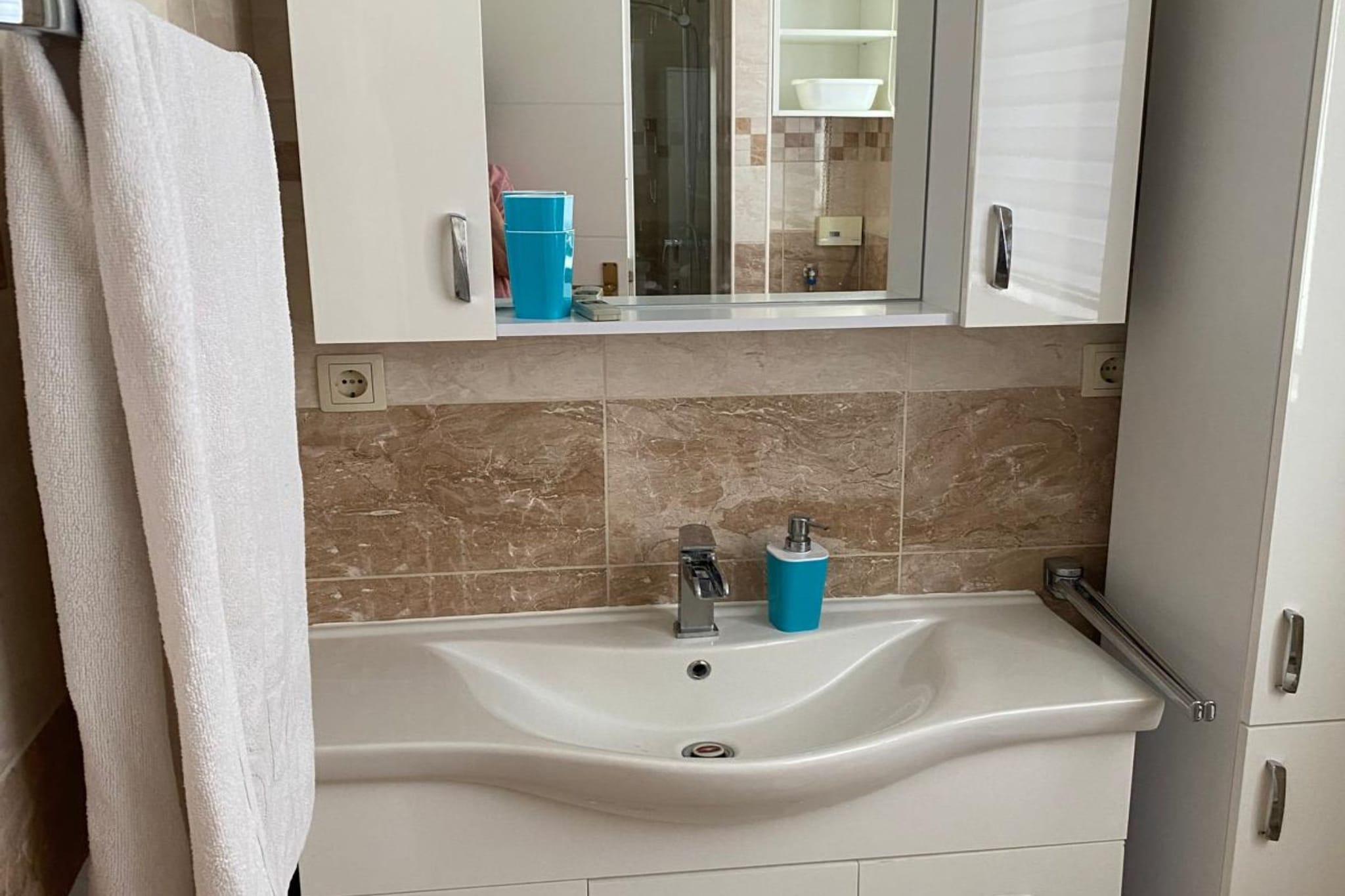 Villa Apartments Babaja - Two Bedroom Apartment with Balcony and Sea View (Ap 3)-Badkamer