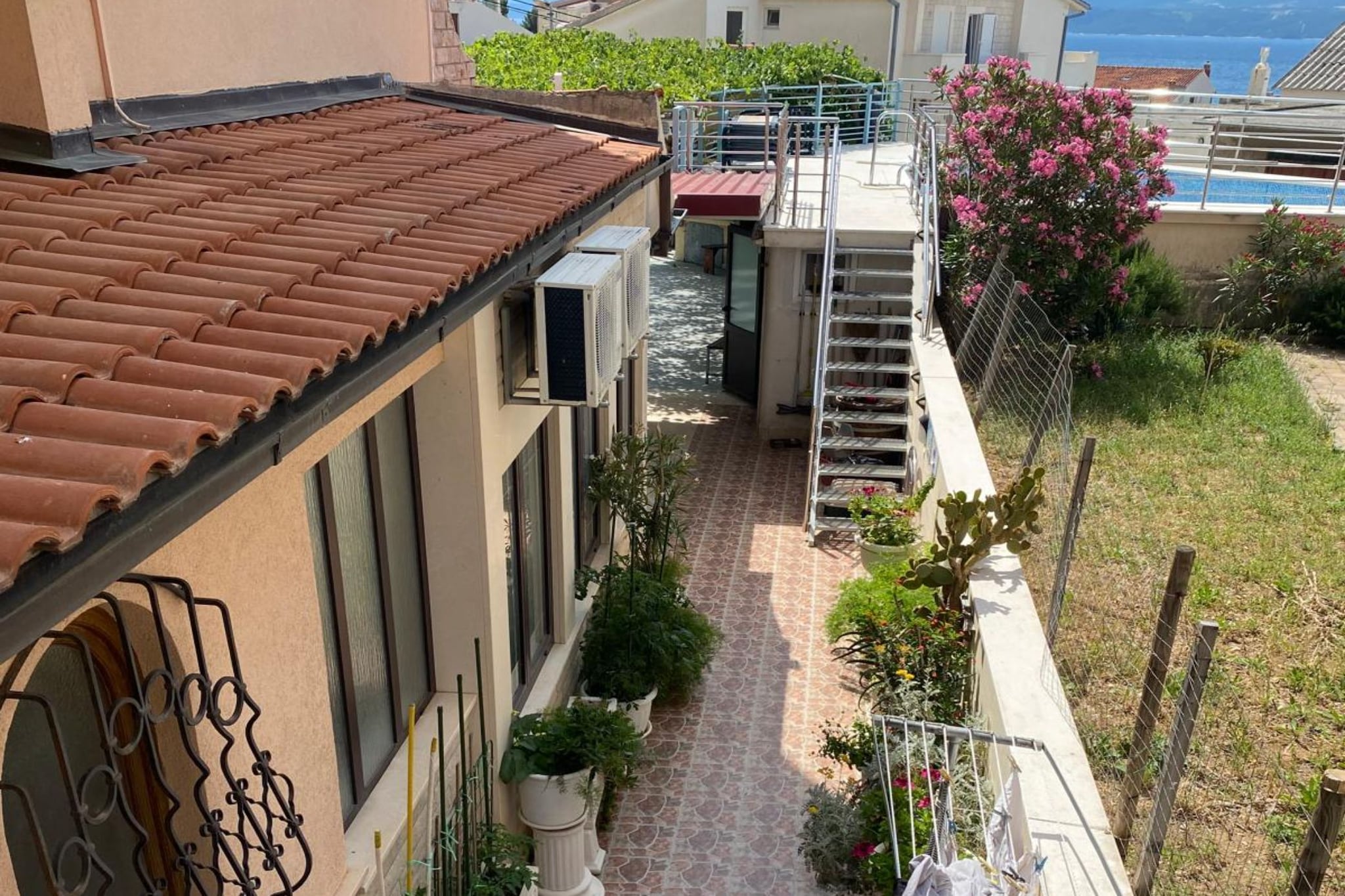 Villa Apartments Babaja - Classic Two Bedroom Apartment with Balcony and Sea View (Ap5)-Terrasbalkon