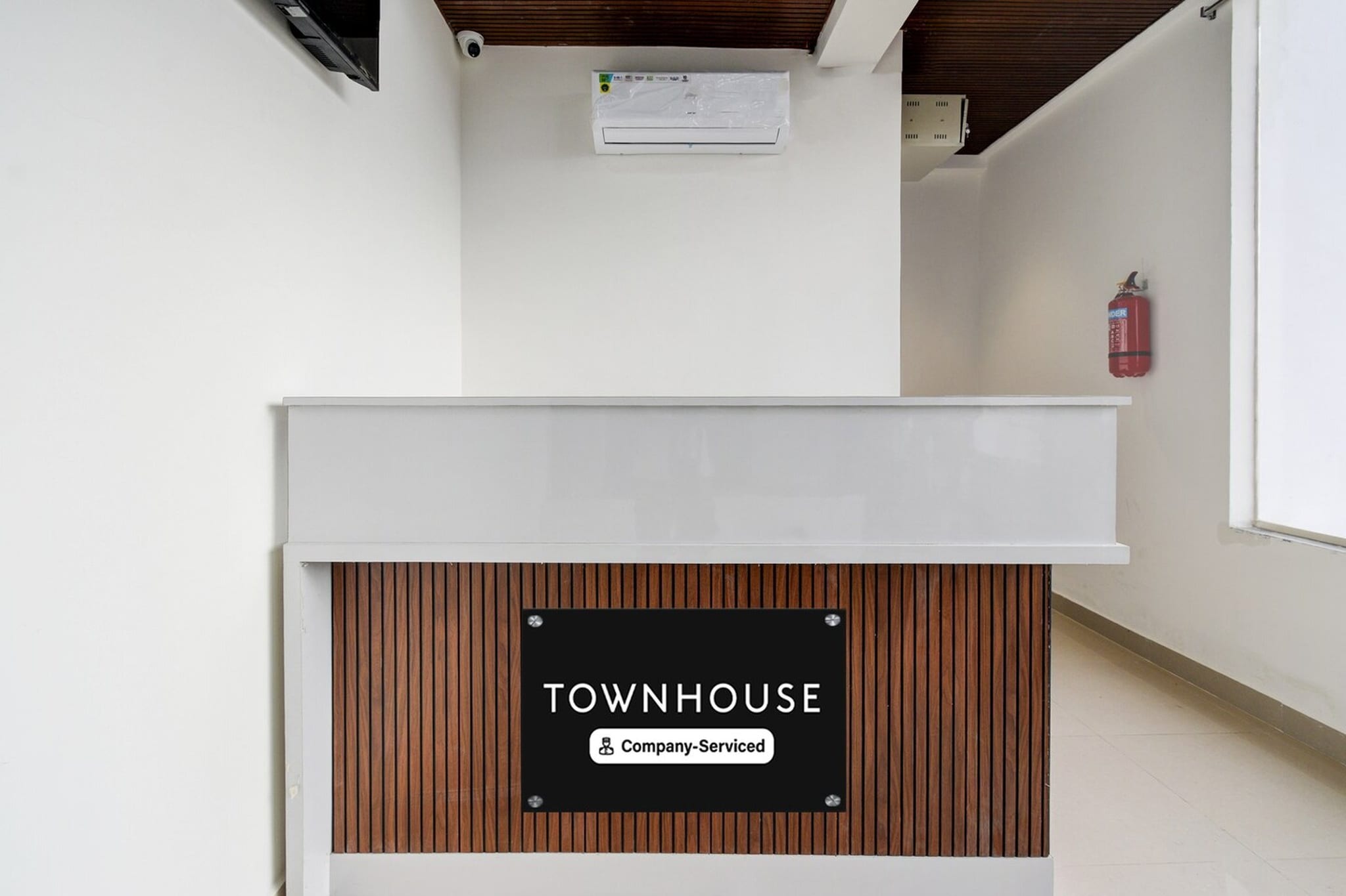 Ground floor: (bedroom(double bed, TV, seating area, air conditioning, telephone), bathroom(bathtub or shower, shower, washbasin, toilet, Towels incl., shampoo, body soap, hot water), parking, lift)