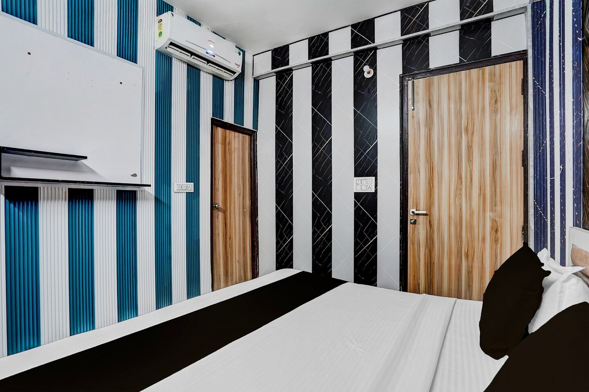 Hotel O Sector 121 Gaur City Mall Noida