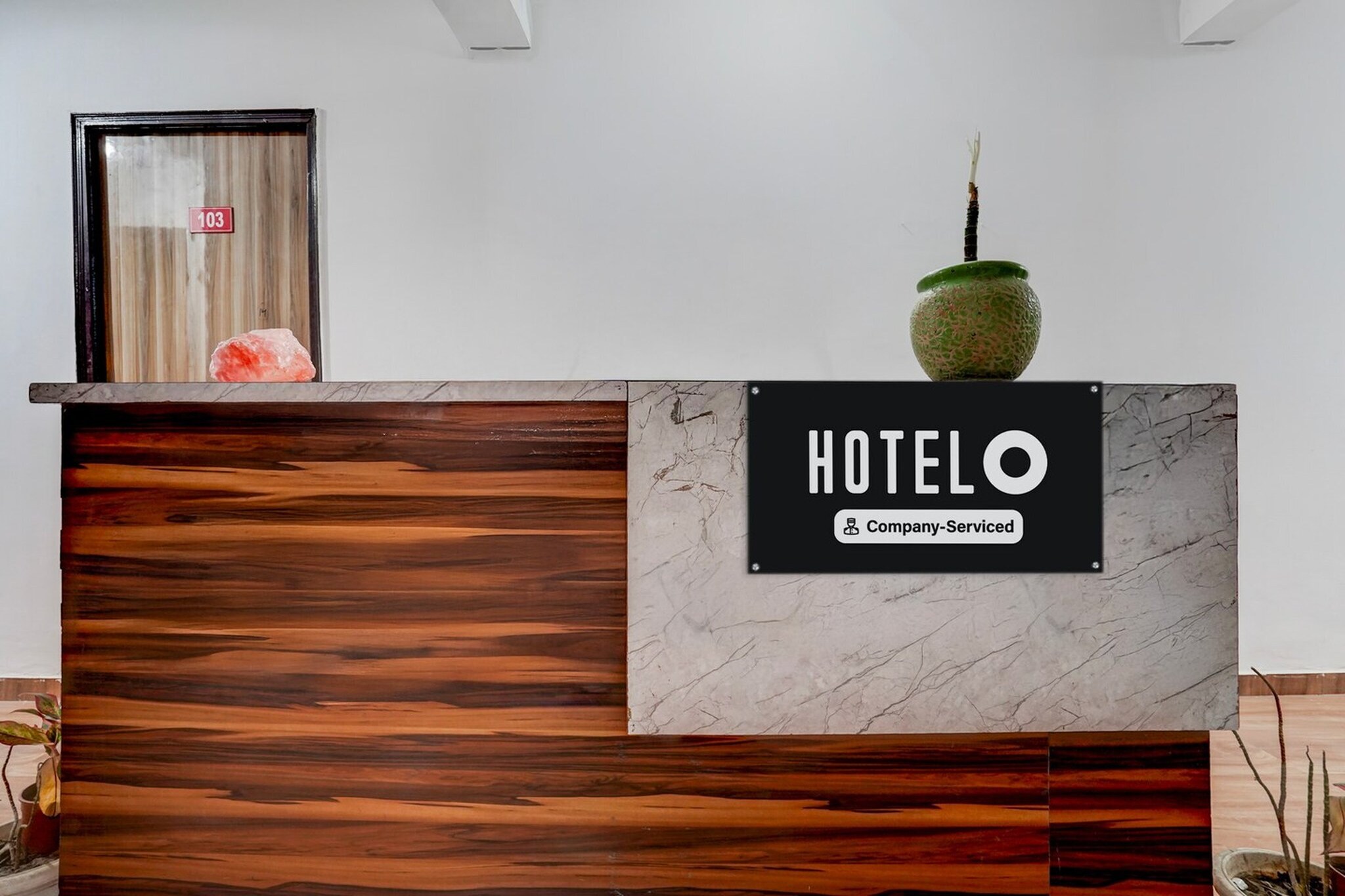 Ground floor: (bedroom(double bed, TV, seating area, air conditioning, telephone), bathroom(bathtub or shower, shower, washbasin, toilet, Towels incl., shampoo, body soap, hot water), parking)
