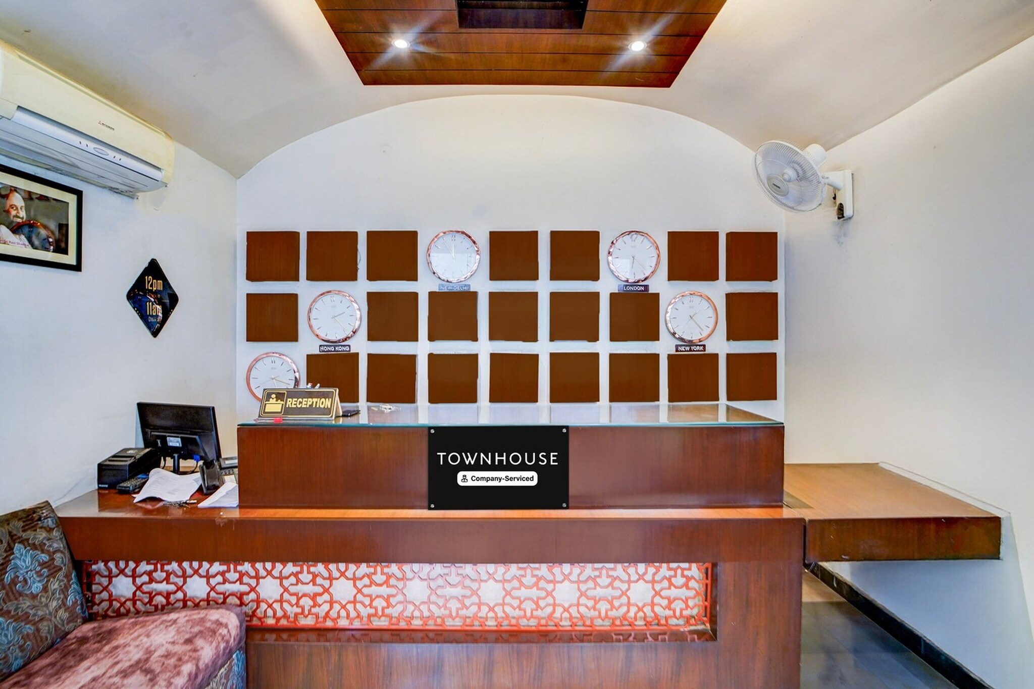 Ground floor: (bedroom(double bed, TV, seating area, air conditioning, lift, Laundry Package incl., telephone, Floor mattress), bathroom(bathtub or shower, shower, washbasin, toilet, Towels incl., shampoo, body soap, hot water), Parking, fridge)