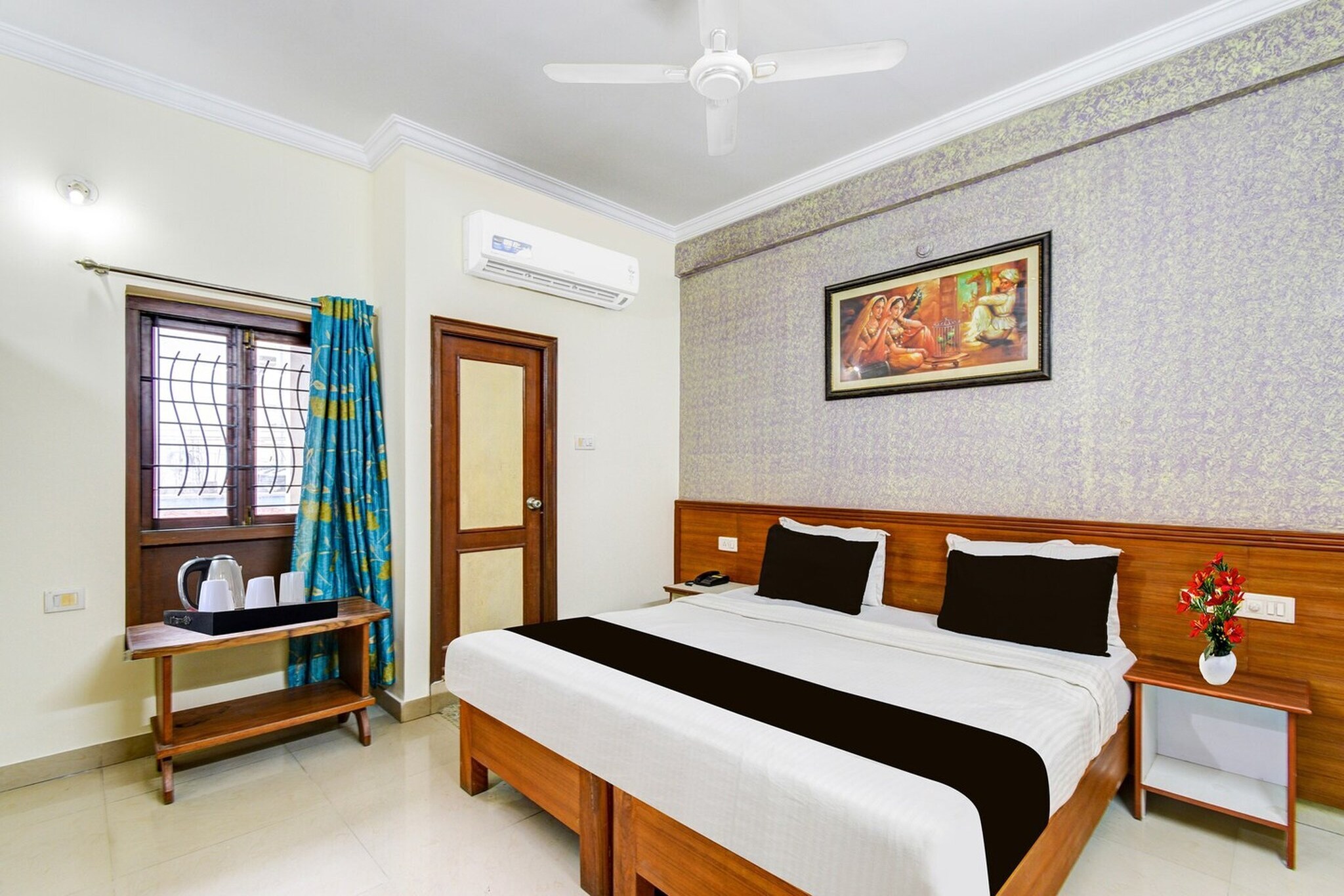 Collection O Sharath City Mall Formerly Delight Inn Gachibowli features accommodation in Hyderabad. This 3-star hotel offers room service and a 24-hour front desk. The hotel has family rooms.

The rooms at the hotel are fitted with a seating area, a flat-screen TV with satellite channels and a private bathroom with free toiletries and a bath or shower. All units at Collection O Sharath City Mall Formerly Delight Inn Gachibowli have air conditioning and a desk.

Early Check-In Policy: A full day’s room rate will be charged for check-ins before 6:00 AM. Complimentary early check-in is available between 6:00 AM and 10:00 AM, subject to room availability.

Check-in is only available to guests aged 18 and above. Please provide a government-issued ID to confirm your age.
