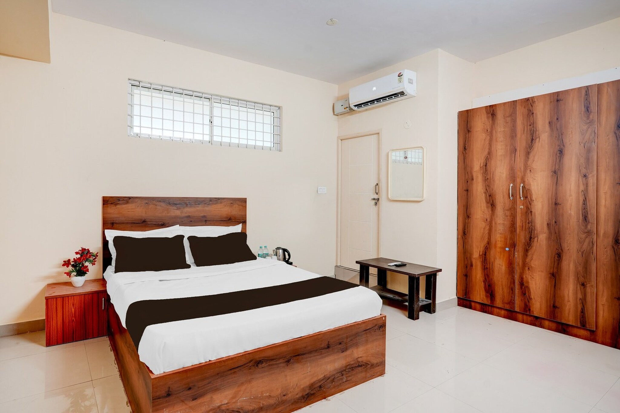 Comfortable Accommodations: Hotel O Abbigere Formerly MLV Grand in Bangalore offers family rooms with air-conditioning, private bathrooms, work desks, and seating areas. Each room includes free WiFi, a TV, and free toiletries.

Convenient Facilities: Guests benefit from a 24-hour front desk, housekeeping service, room service, and luggage storage. Additional amenities include a work desk, tiled floors, and a wardrobe.

Prime Location: Located 31 km from Kempegowda International Airport, the hotel is near attractions such as Bangalore Palace (13 km) and Cubbon Park (15 km). English and Hindi are spoken at reception.

Early Check-In Policy: A full day’s room rate will be charged for check-ins before 6:00 AM. Complimentary early check-in is available between 6:00 AM and 10:00 AM, subject to room availability.
Check-in is only available to guests aged 18 and above. Please provide a government-issued ID to confirm your age.
