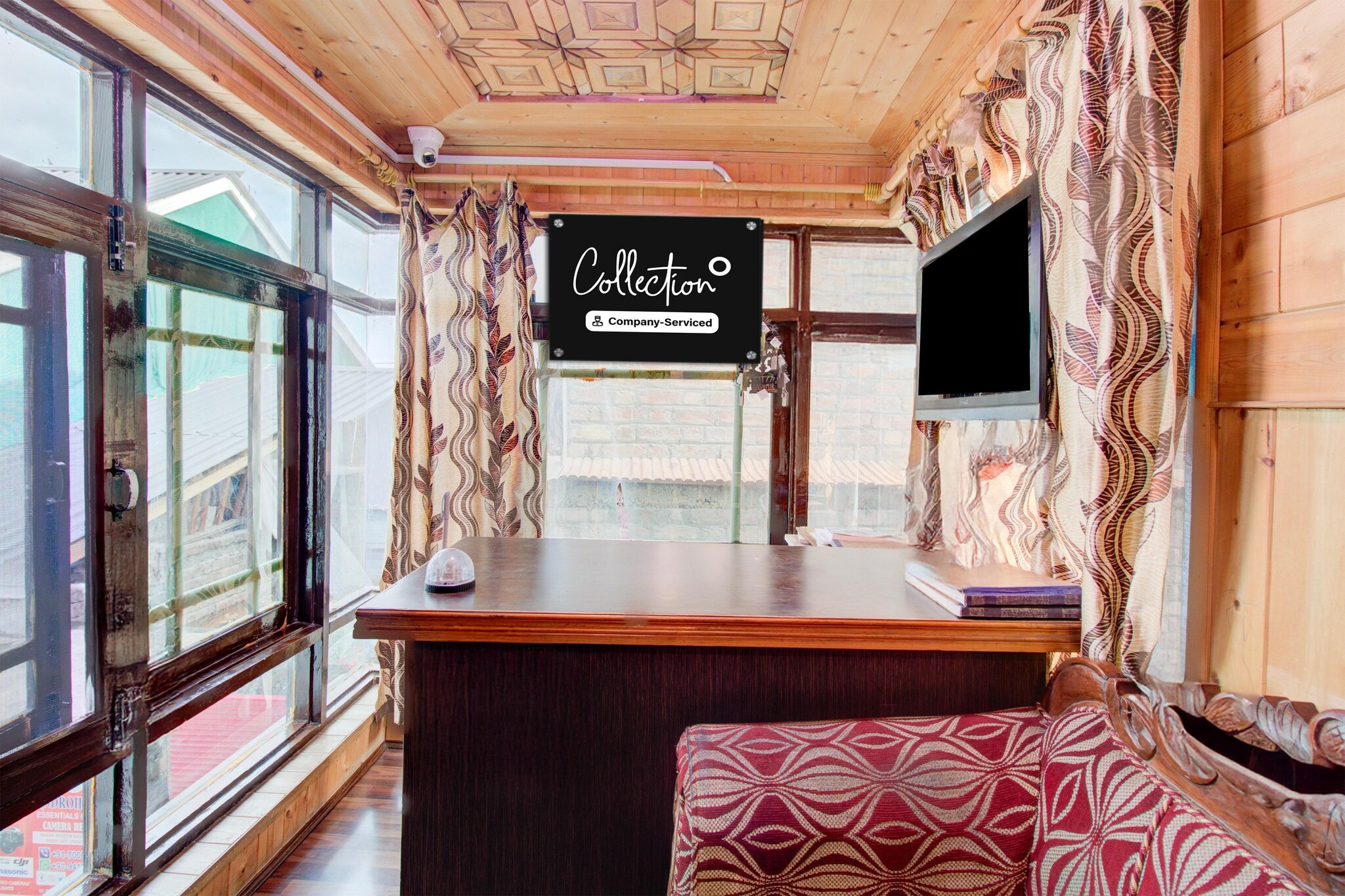 Ground floor: (bedroom(double bed, TV, seating area, air conditioning, Towels incl., telephone), bathroom(bathtub or shower, shower, washbasin, toilet, shampoo, body soap, hot water))