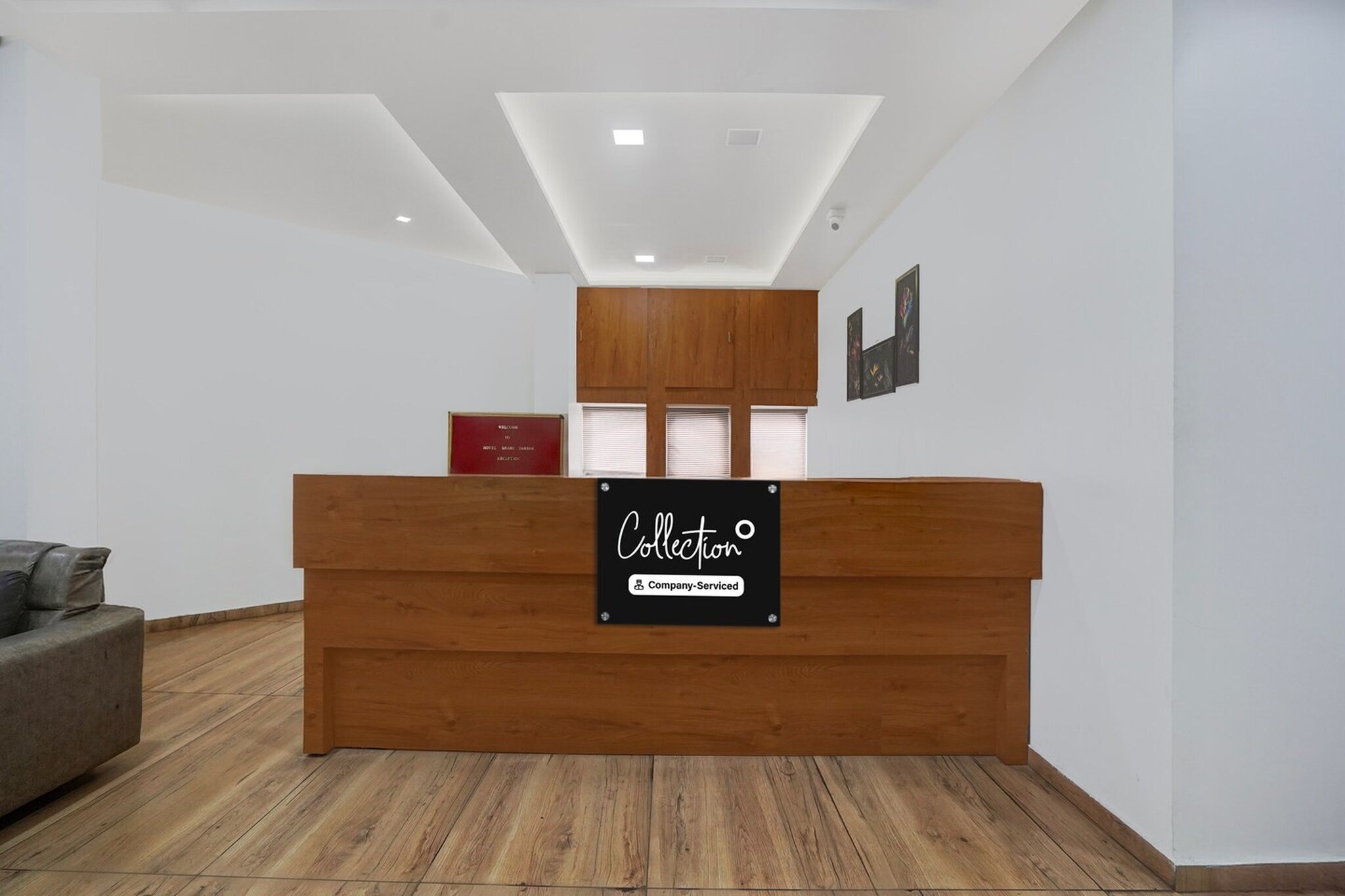 Ground floor: (bedroom(double bed, TV, seating area, air conditioning, Towels incl., telephone), bathroom(bathtub or shower, shower, washbasin, toilet, shampoo, body soap, hot water))