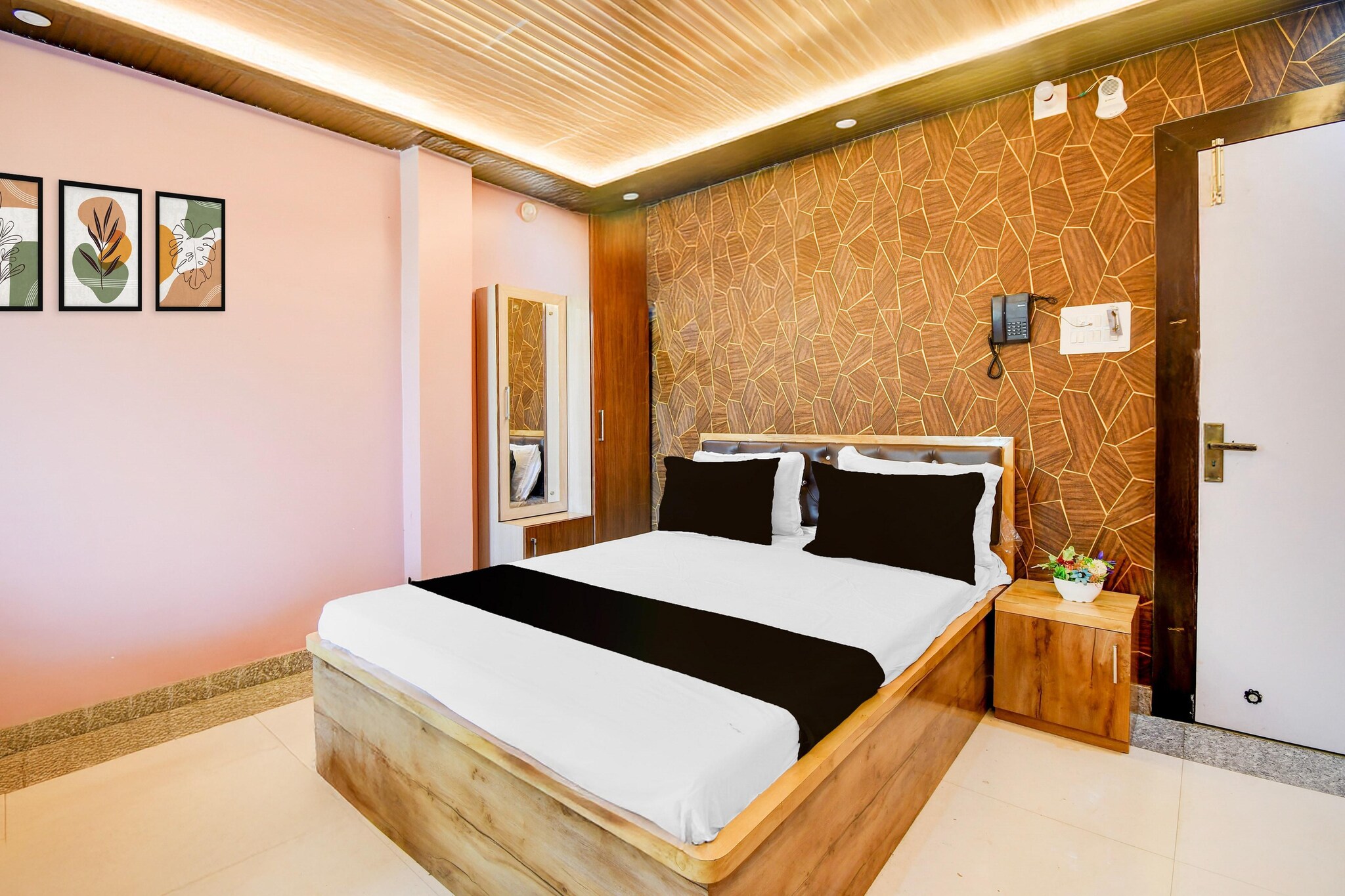 Comfortable Accommodations: Collection O Rampurhat Railway Junction Formerly Newtown Park in Tarapith offers family rooms with air-conditioning, private bathrooms, and free WiFi. Each room includes a work desk, seating area, TV, and free toiletries.
Convenient Facilities: Guests benefit from a lift, 24-hour front desk, housekeeping service, room service, and luggage storage. The hotel provides free toiletries, bath or shower, tiled floors, and wardrobes for added comfort.
Accessible Location: Located 97 km from Kazi Nazrul Islam Airport, the hotel is situated in Tarapith. Reception staff speak English and Hindi, ensuring smooth communication for all visitors.
Early Check-In Policy: A full day’s room rate will be charged for check-ins before 6:00 AM. Complimentary early check-in is available between 6:00 AM and 10:00 AM, subject to room availability.
Check-in is only available to guests aged 18 and above. Please provide a government-issued ID to confirm your age.