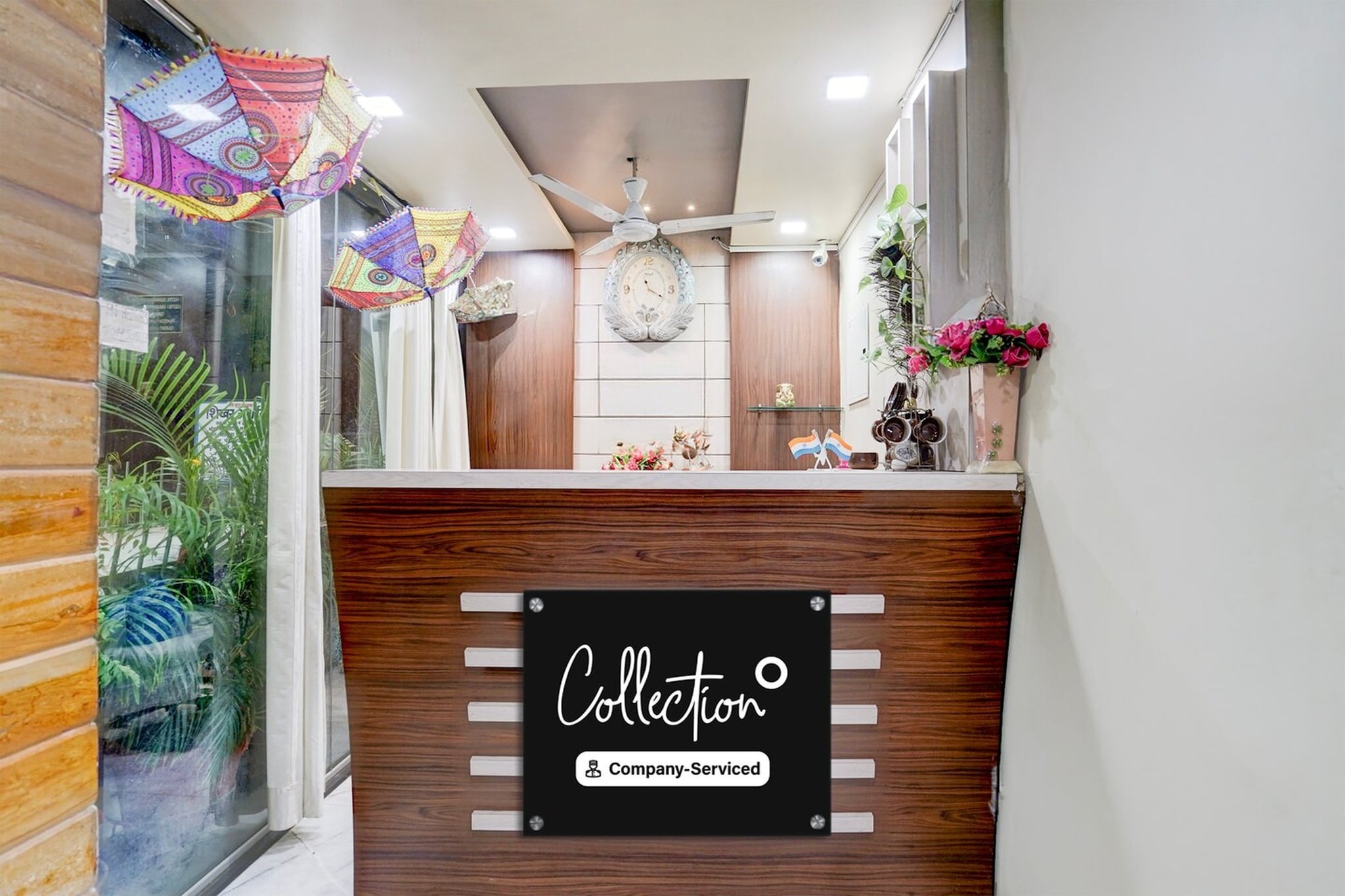 Ground floor: (bedroom(double bed, TV, seating area, air conditioning, Towels incl., telephone), bathroom(bathtub or shower, shower, washbasin, toilet, shampoo, body soap, hot water), Parking)