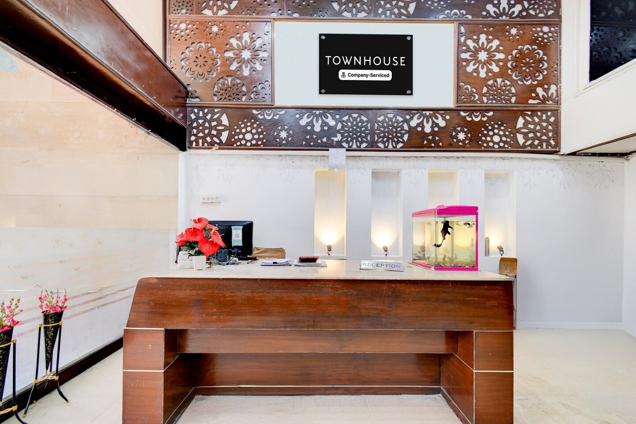 Ground floor: (bedroom(double bed, TV, seating area, air conditioning, Towels incl., telephone), bathroom(bathtub or shower, shower, washbasin, toilet, shampoo, body soap, hot water), Parking, lift, Laundry Package for a fee)