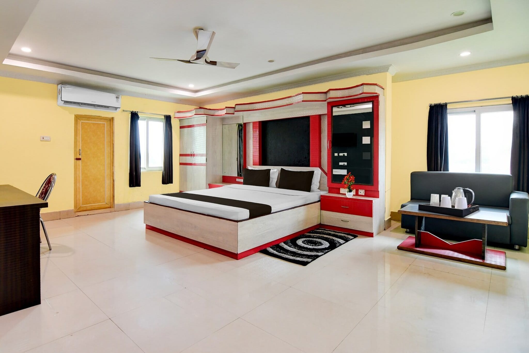 Boasting a bar, Collection O Tamando Jagannath Temple Formerly Hotel Blue Royal is set in Bhubaneshwar in the Orissa region, 14 km from Bhubaneswar Station and 30 km from Janardana Temple. With a restaurant, the 4-star hotel has air-conditioned rooms with free WiFi, each with a private bathroom. The accommodation offers a shared kitchen, room service and luggage storage for guests.
All guest rooms at the hotel come with a seating area and a flat-screen TV with satellite channels. All units feature a desk. Staff speak English and Hindi at the reception. Biju Patnaik International Airport is 8 km from the property.
Early Check-In Policy: A full day’s room rate will be charged for check-ins before 6:00 AM. Complimentary early check-in is available between 6:00 AM and 10:00 AM, subject to room availability.
Check-in is only available to guests aged 18 and above. Please provide a government-issued ID to confirm your age.