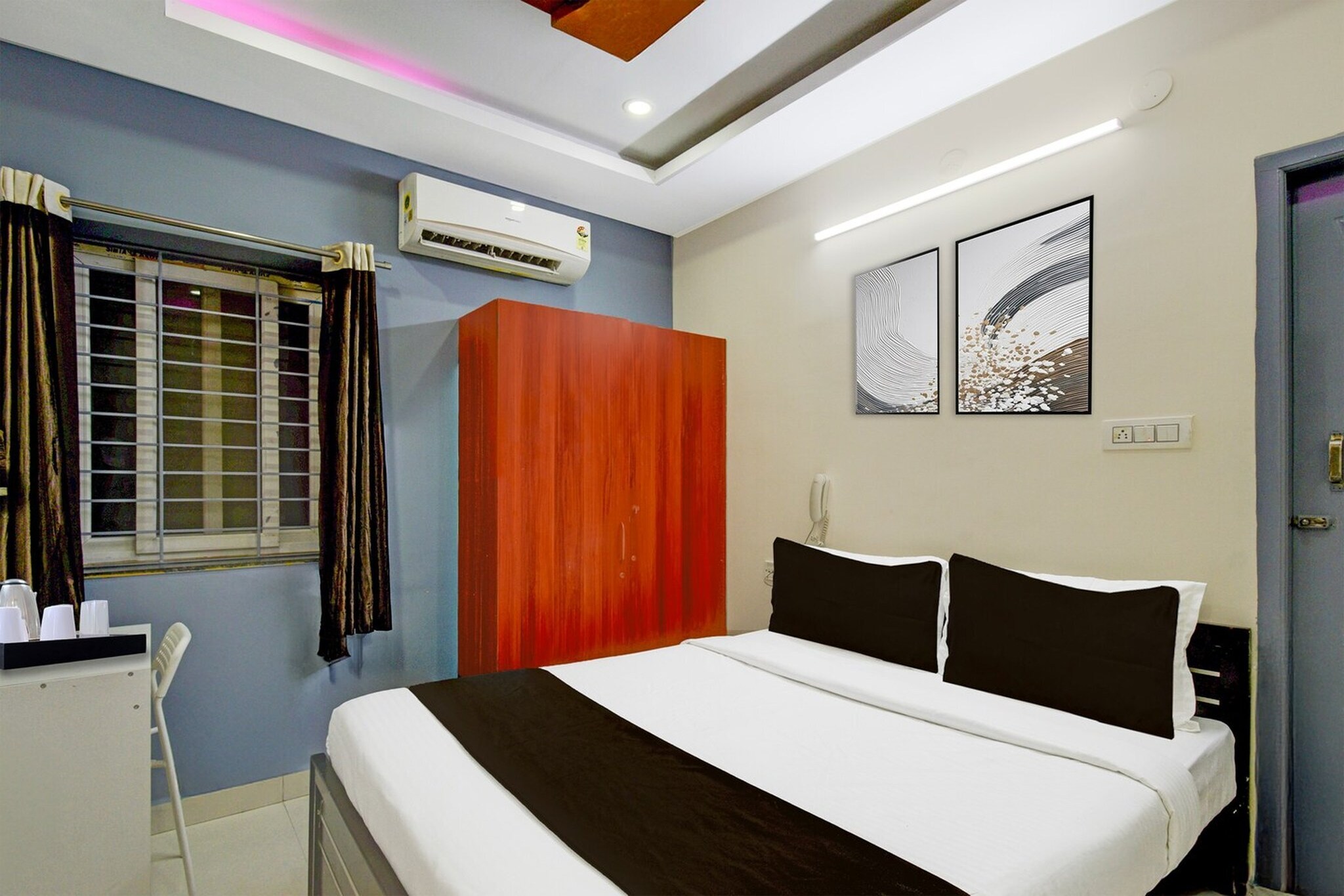 Situated in Gachibowli, 5 km from ISB and 8.9 km from Golkonda Fort, Super Collection O Khajaguda Hills Formerly Sri Balaji Luxary Rooms offers air conditioning. Among the facilities at this property are a 24-hour front desk and a lift, along with free WiFi throughout the property. The accommodation features a shared kitchen and luggage storage space for guests.
The guest house has a satellite flat-screen TV. The guest house offers bed linen, towels and housekeeping service.
Guests at the guest house can enjoy an à la carte breakfast.
City Centre Mall is 12 km from Super Collection O Khajaguda Hills Formerly Sri Balaji Luxary Rooms, while Ravindra Bharathi is 14 km from the property. Rajiv Gandhi International Airport is 28 km away.
Unmarried couples are warmly welcome at this property.
Guests with local ID proof are warmly welcome.
Early Check-In Policy: A full day’s room rate will be charged for check-ins before 6:00 AM. Complimentary early check-in is available between 6:00 AM and 10:00 AM, subject to room availability.
Check-in is only available to guests aged 18 and above. Please provide a government-issued ID to confirm your age.