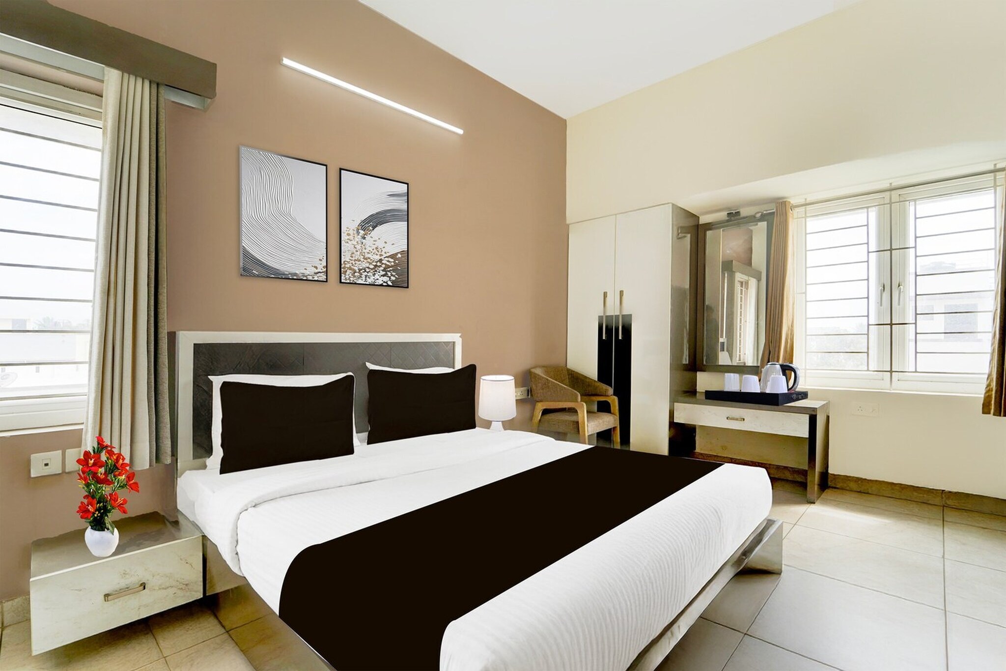 Comfortable Accommodations: Hotel O Ondipudur Bus Terminal Formerly New Paradise Inn in Coimbatore offers family rooms with air-conditioning, private bathrooms, work desks, and free WiFi. Each room includes a TV, wardrobe, and tiled floors.
Convenient Facilities: Guests can enjoy a lounge, lift, 24-hour front desk, housekeeping service, room service, and luggage storage. Free on-site parking is available.
Prime Location: Located 5 km from Coimbatore International Airport, the hotel is 11 km from Codissia Trade Fair Complex and Coimbatore Junction, and 12 km from Podanur Junction.
Early Check-In Policy: A full day’s room rate will be charged for check-ins before 6:00 AM. Complimentary early check-in is available between 6:00 AM and 10:00 AM, subject to room availability.
Check-in is only available to guests aged 18 and above. Please provide a government-issued ID to confirm your age.