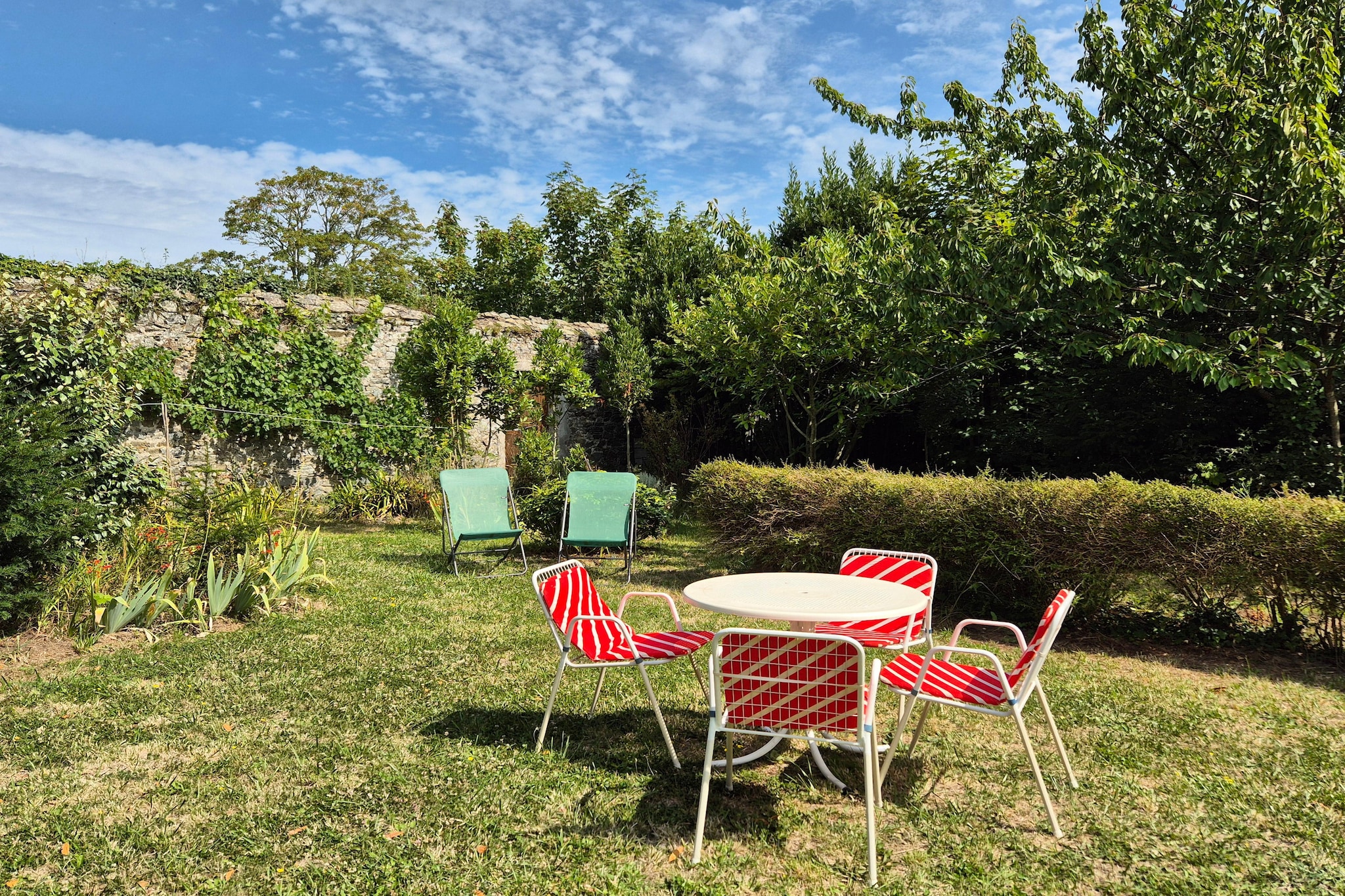 Maison avec jardin Granville-Gardens in summer