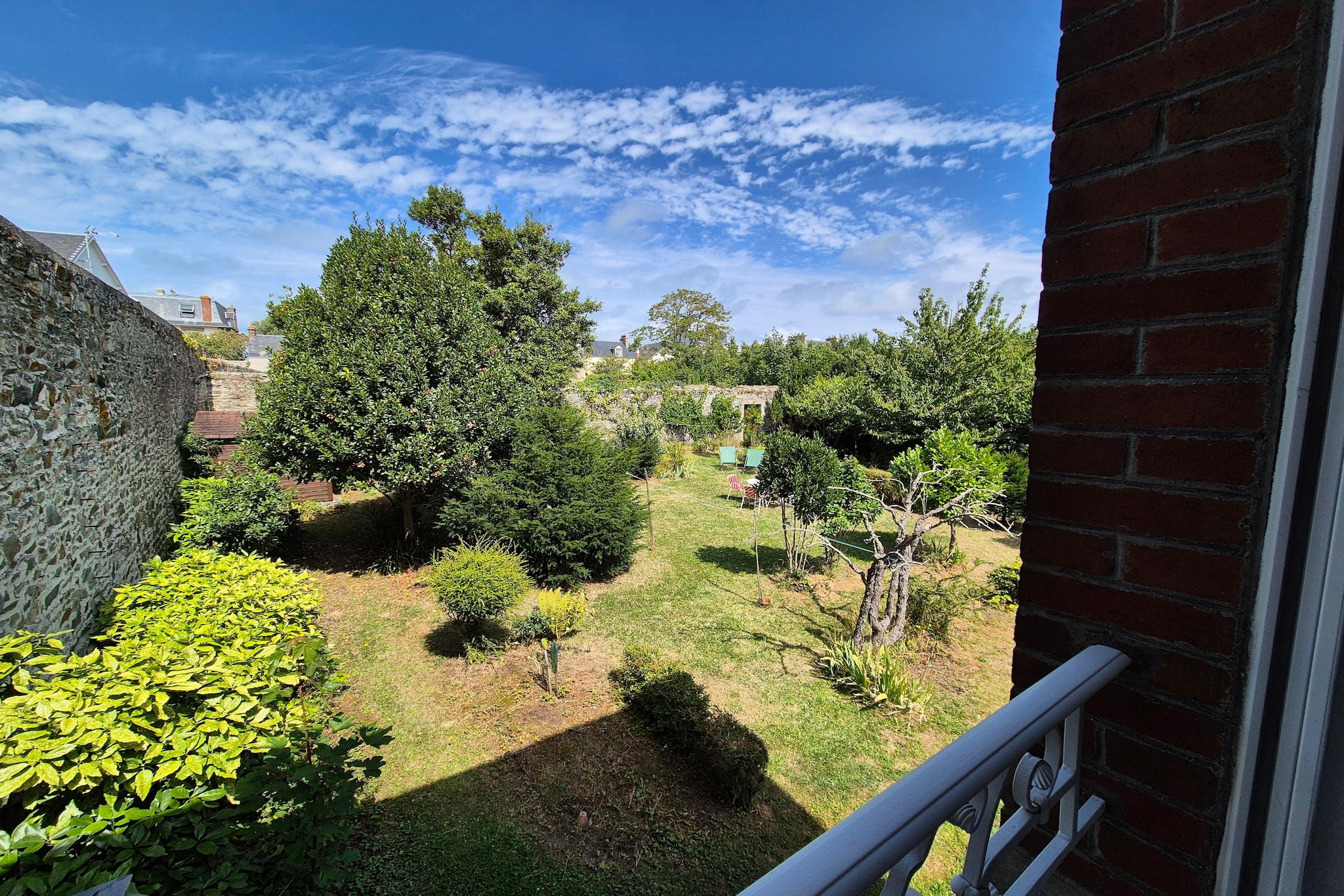 Maison avec jardin Granville-View in summer
