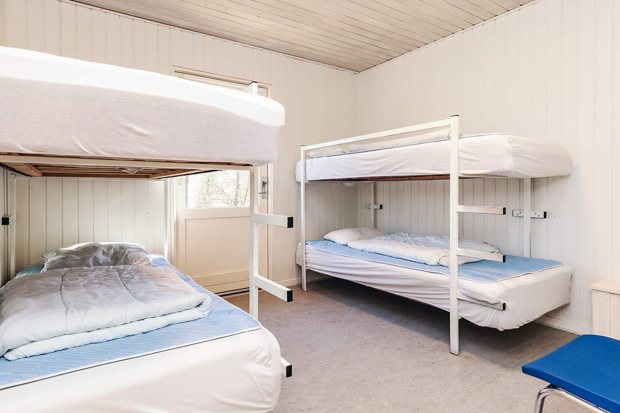 Kitchen(shared with other guests), Living/bed room(TV, high chair, chromecast), bedroom(6x bunk bed), bathroom(shared with other guests)(washbasin, shower, toilet), bathroom(shared with other guests)(washbasin, shower, toilet), bathroom(shared with other guests)(washbasin, shower, toilet), bathroom(shared with other guests)(washbasin, shower, toilet), fireplace, stove(2 ring stoves), cooker(electric), coffee machine, oven, microwave, dishwasher, fridge, freezer(60-99L), toilet, washing machine, washing machine(shared with other guests, paid), heating(electric), terrace, parking, play equipment, table tennis table