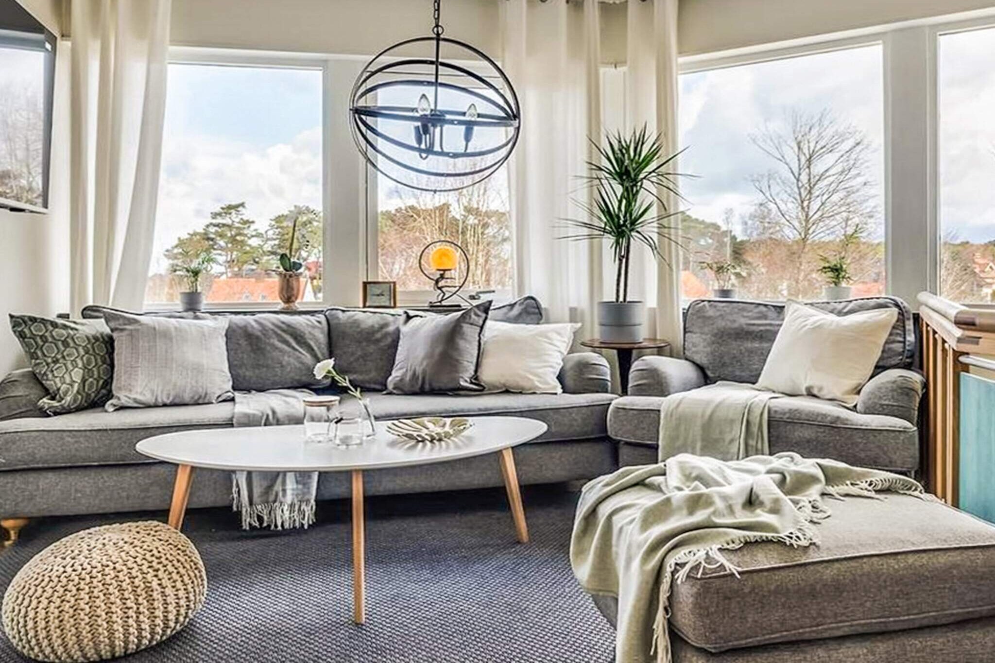 Internet Access DSL, Kitchen(fridge), bedroom(2x single bed, TV), bathroom(shower, toilet), heating(central)