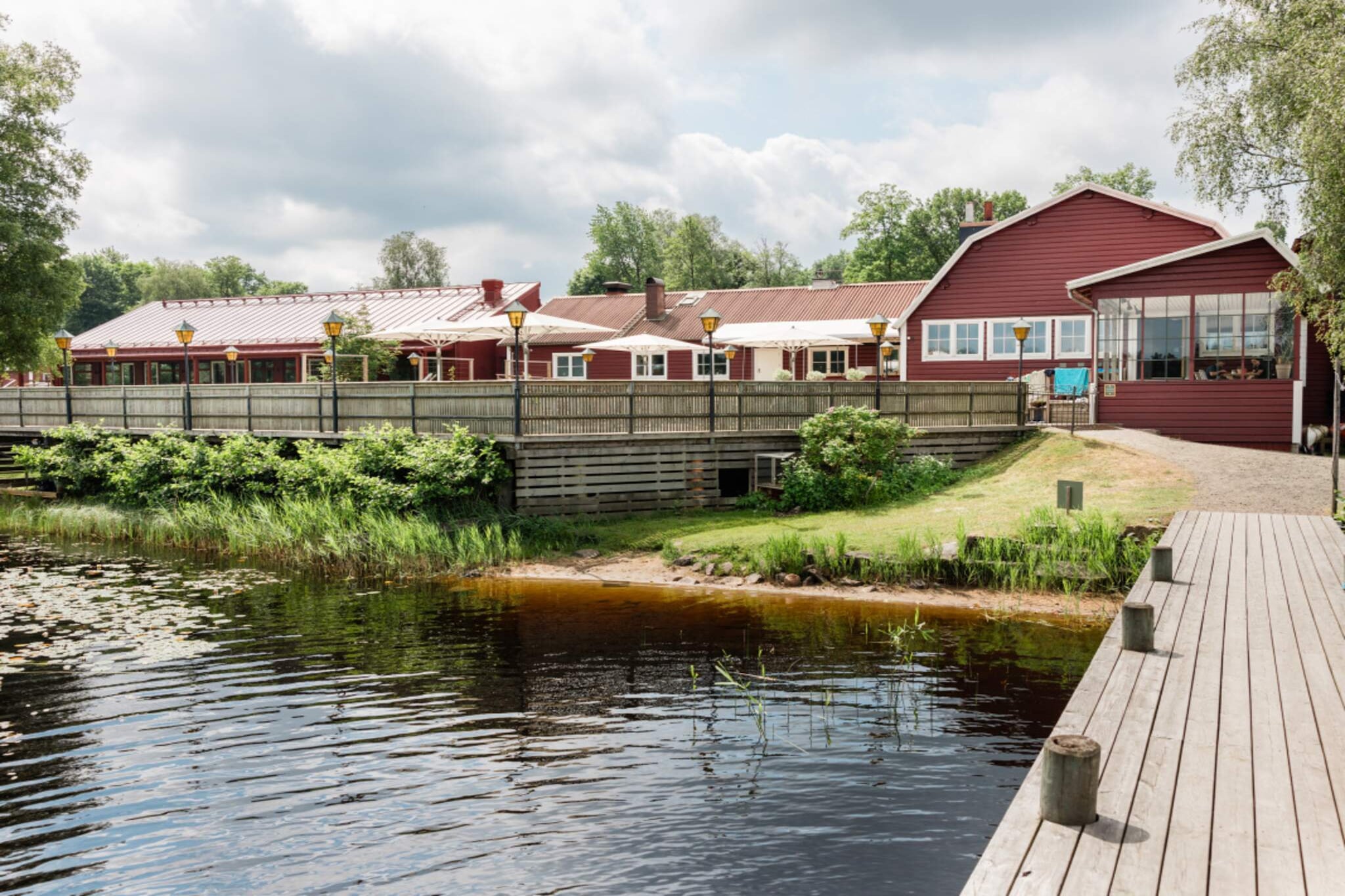 In the heart of the Halland beech forests, right at the edge of the lake, lies this unique gem. Here, nature lovers can have a unique experience regardless of the time of year. Discover hiking trails that wind through Ã…kulla's beech forests, cycle, paddle or take a ride with the SUP board on the lake. Combine, or why not â€œjust beâ€ enjoy a moment of peace and harmony next to the lake. The resort also offers great dining experiences, food made with love and local ingredients, a drink or a cup of coffee. Cozy accommodation for both the large group or the small. The cottage Village offers simple accommodation for 4 people with bunk beds, refrigerator, table and chairs. As a guest, you have access to showers, toilets and kitchens in the area's common heating cabin / service house.  Your dog is also welcome to stay in several of the cottages. The red cabin Is perfect for the family, group of friends, team or work group. The cottage is 72 square meters, has a kitchen, four rooms, eight beds and a common area with dining table and a room with TV. Two toilets and two showers. The cottage is perfect for 6 adults and 2-3 children who want to live comfortably while socializing during their stay. Even the dog is welcome! Gula villan Is perfect for those who want a conference, team building for your work group or team. For the large family or group of friends who want to socialize in beautiful surroundings. Gula villan is 273 sqm has 7 rooms with 15 beds, kitchen, common social area, two toilets and two showers on the upper floor.