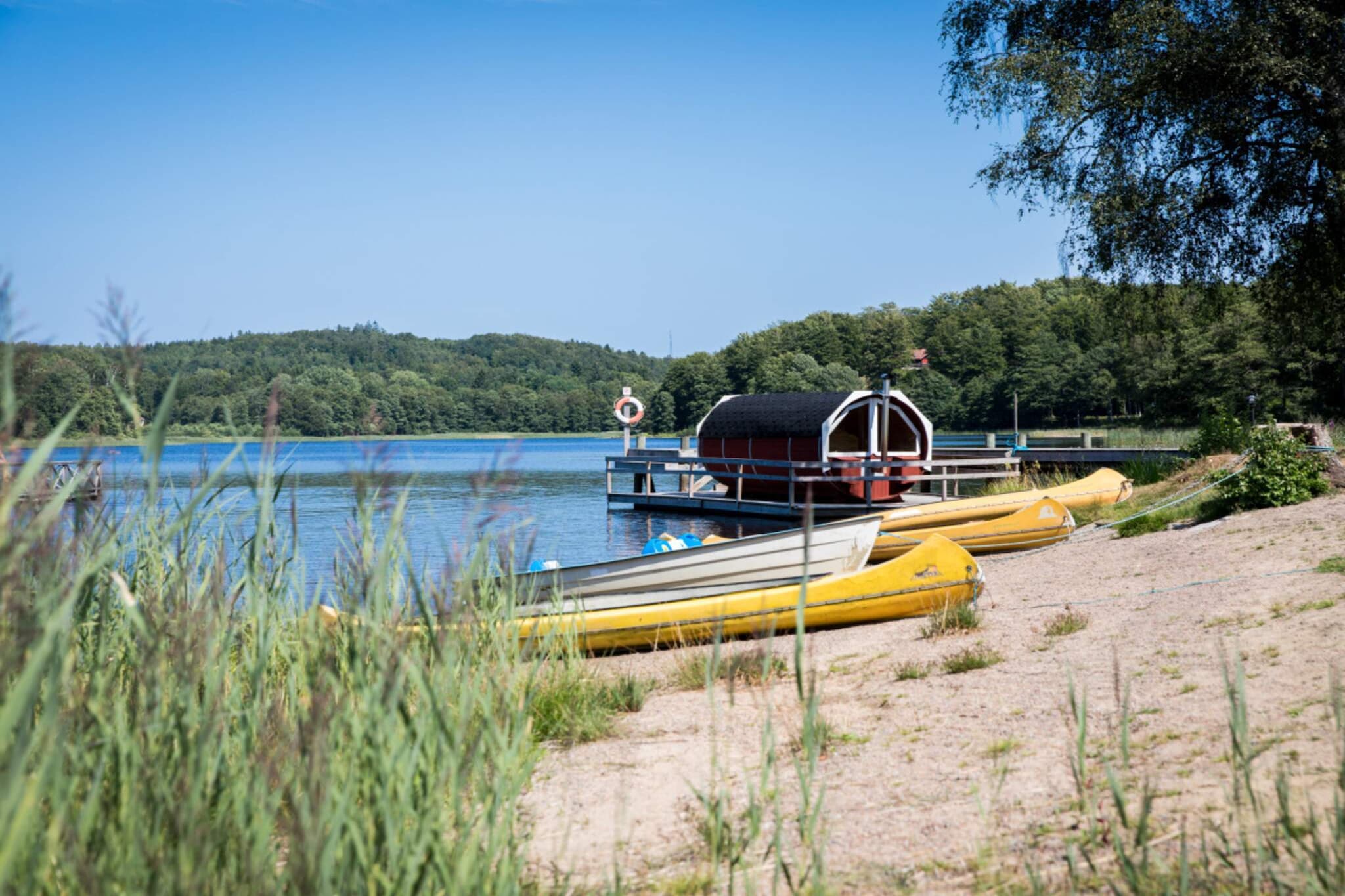 Kitchen(fridge), bedroom(4x bunk bed), bathroom(shared with other guests)(washbasin, shower(shared with other guests), toilet), heating(electric), terrace, garden furniture