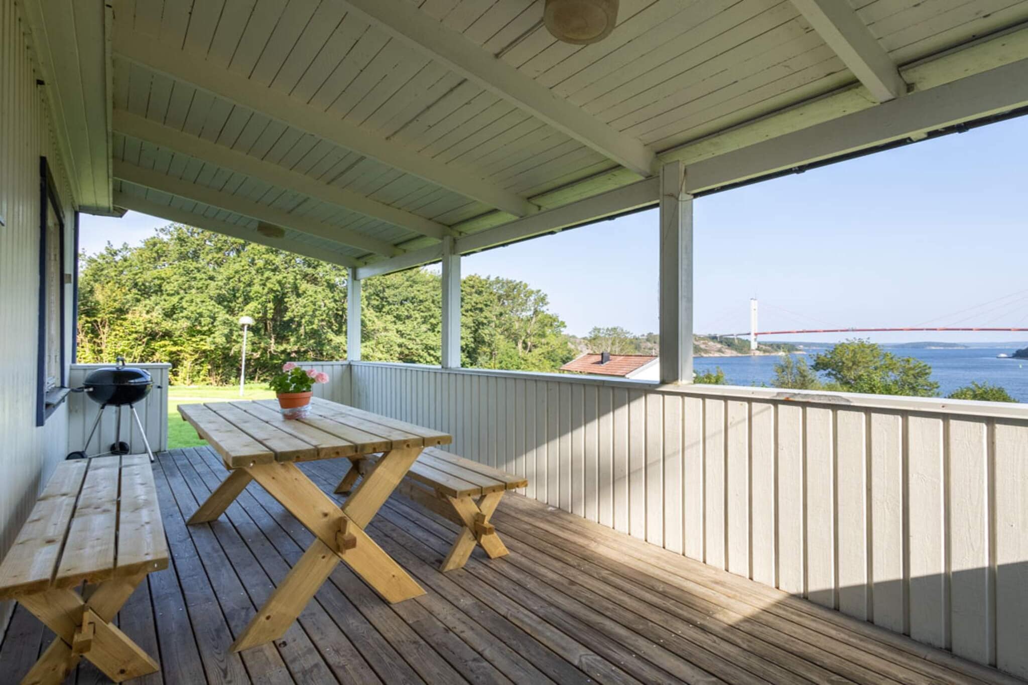 A warm welcome to Lilla Brattön! A car-free island that you can reach easily and conveniently by ferry. Experience an archipelago idyll on Lilla Brattön in Bohuslän this summer. Here you will always be close to the child-friendly sandy beach and the popular diving tower. End the day in the best way possible with dinner at Elviras Skärgårdskrog, where local flavors are combined with a fantastic sea view! The cottages are divided into three different categories: Elegance, Finess and Charm. PARKING Lilla Brattön is car-free, there is an unguarded free parking lot right next to Almöbryggan, at Tjörnbro Arena and at Restaurang Tjörnbron. Remember not to leave valuables in the car. It is a maximum of 6 minutes walk from the parking lot to the reception at Tjörnbro Arena. FERRY To get to Lilla Brattön you need to take a ferry. Departure is from Almö jetty, a 2-minute walk from the reception at Tjörnbro Arena. Parking is available near the ferry landing. No advance booking is required. Ferry travel time is 5 minutes. CABIN Each cabin has a kitchen with stove, oven, microwave, refrigerator, freezer, and coffee maker. Simple kitchen equipment and crockery are available in the cabin. There is also access to a grill to borrow on the island. There is a toilet with a shower. As a guest, you bring all consumables such as coffee filters, toilet paper, dishwashing detergent, dishcloth, dish brush, towels, bed linen, shampoo, conditioner, soap. Smoking is absolutely prohibited in the cabin. A fee of 5000 SEK will be charged for smoking. Here at Lilla Brattön we want you as a guest to relax to the fullest and we would like to point out that there is no TV or Wifi in the cabin. Wifi access is available at Elviras Skärgårdskrog. BEACHES On Lilla Brattön there are several swimming areas to enjoy. Everything from the large swimming area with diving tower, jetties and the wood-fired sauna to small cozy hidden coves. DOGS &amp; BICYCLES Lilla Brattön has two cottages (Flottviken and Havsviken) where pets are welcome. On Lilla Brattön all dogs must be on a leash and are not allowed in the swimming area and playground. Bicycles, skateboards, inlines and the like on wheels are unfortunately not allowed on the island. SERVICE SHOP On Lilla Brattön there is a small service shop with a basic range during the high season. CHECK IN Every day: no earlier than 3:00 PM Check-in takes place at the reception at Tjörnbro Arena. There you will receive a key, information and a map. Allow at least 45 minutes for check-in to the ferry departure. You can leave your luggage in the car when you go to check-in and pick it up on the way to the ferry. If you have booked bed linen, you can pick it up at the Lilla Brattön office. CHECK OUT All days: Leave the cottage no later than 10:00. Check-out takes place at the reception at Tjörnbro Arena no later than 11:00. When you leave the cottage, it must be properly cleaned according to the cleaning list in the cottage. We will check the cottage after check-out and document any errors. If the cottage is not properly cleaned, a cleaning fee of 2500 SEK will be charged. It is possible to book a final cleaning of the cottage. If you have rented bed linen, these must be handed in to the Lilla Brattön office. CLEANING, BED LINEN, LAUNDRY FACILITIES The cottage has cleaning equipment with vacuum cleaner, mop, bucket, cleaning agents, rags. When you leave the cottage, it must be properly cleaned according to the cleaning list found in the cottage. We will inspect the cottage after check-out and document any errors. If the cottage is not properly cleaned, a cleaning fee of 2500 SEK will be charged. It is possible to book a final cleaning of the cottage. This can be booked no later than 7 days before arrival. Bed linen and towels can be booked no later than 2 days before arrival.