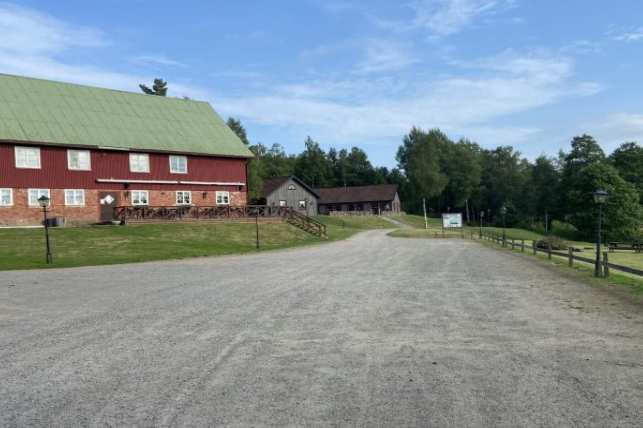 bedroom(double bed, TV, fridge-freezer), bathroom(washbasin, shower, toilet)