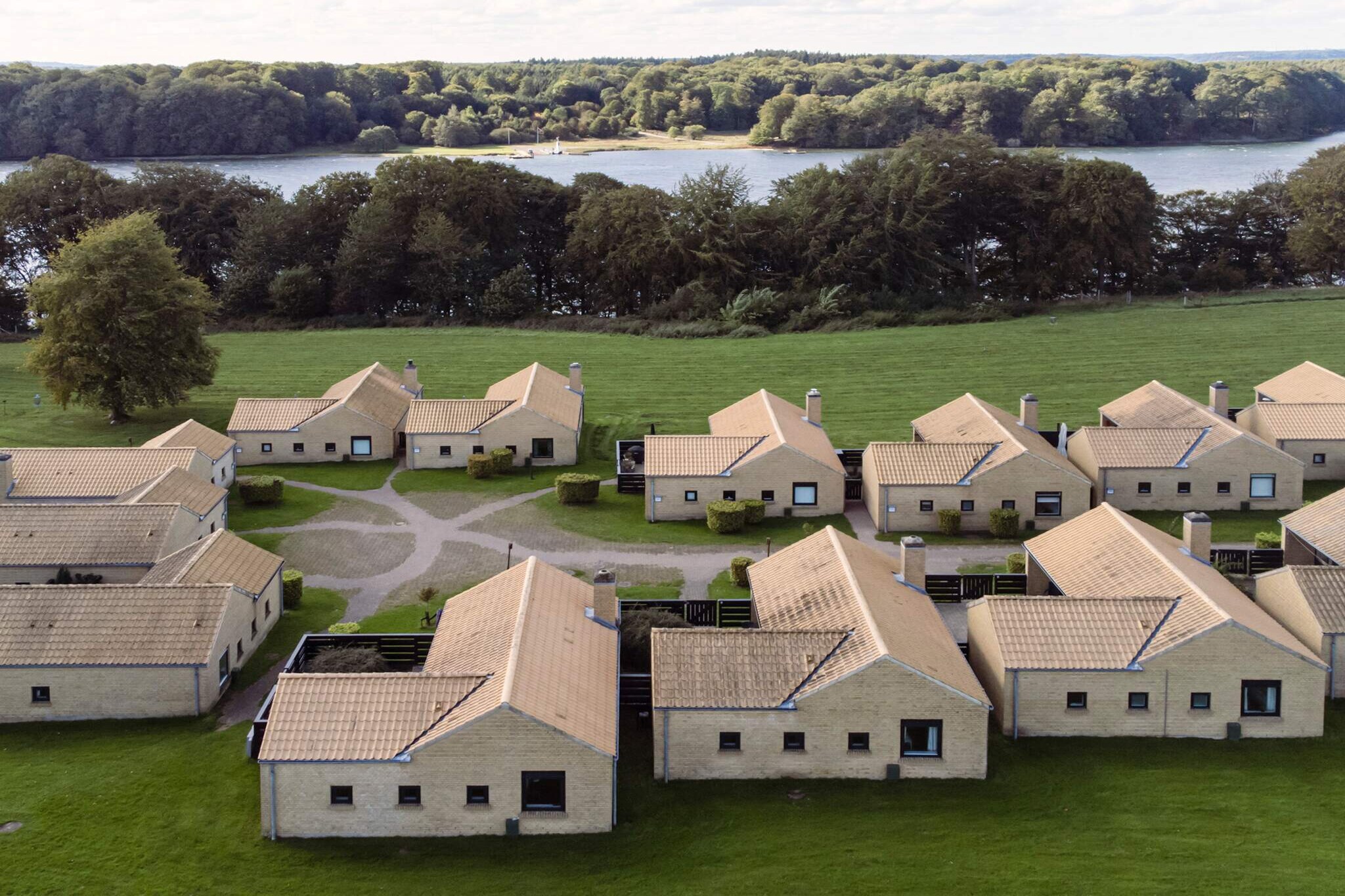 The property, set in the scenic surroundings of the Hindsgavl Nature Reserve, offers a peaceful retreat with direct access to both water and forest. Here, you can enjoy free water park access for a fun-filled vacation. Guests can choose from a range of holiday homes with varying capacities: from 2-person apartments with kitchenettes to larger units accommodating up to 6 people. Each unit is well-equipped with essential amenities, including a living room, TV, and bathrooms. The homes are available in two categories—Premium, featuring modern furnishings and recent renovations, and Standard, which includes basic furnishings and equipment. The holiday homes are privately owned, and the layout of each can vary slightly. For added convenience, there are outdoor terraces, and while there’s no private parking by the homes, ample parking is available on-site. Located just a short distance from the charming town of Middelfart, the property is an excellent base for those looking to explore both nature and city life. Visitors can easily access a variety of activities including cycling, hiking, and water-based leisure. The town offers a wide range of shops, dining options, and attractions throughout the year, making it an attractive destination in both high and low seasons. For those who enjoy self-catering, the center’s holiday homes are equipped with kitchens and dining areas, allowing guests to prepare their own meals.