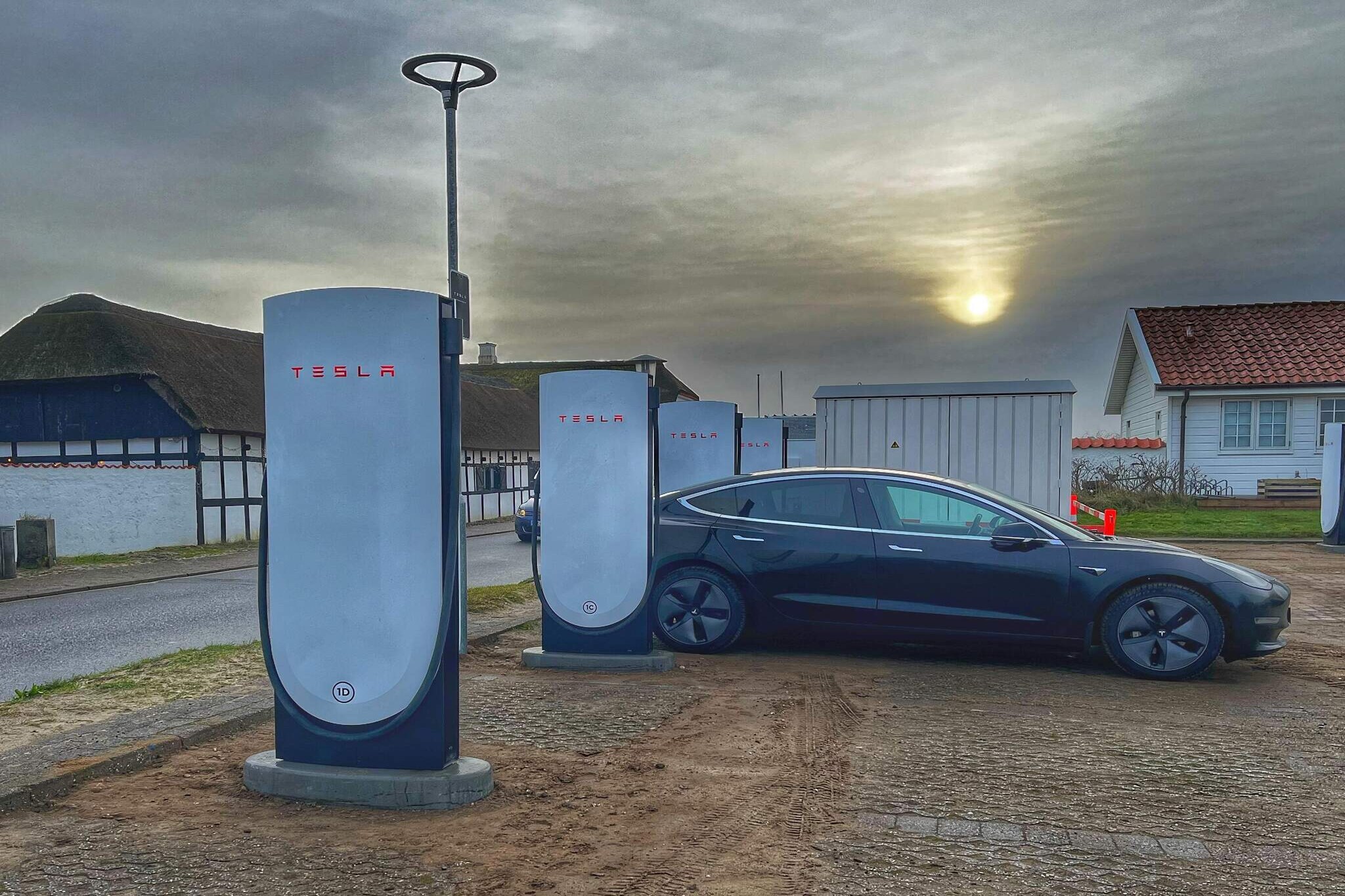 open kitchen(cooker(electric), hood, coffee machine, oven, dishwasher, fridge(+ freezer)), Living/bed room(2x single folding bed, TV), bedroom(2x single bed), bathroom(shower, toilet), tumble dryer(shared with other guests), solarium, washing machine(shared with other guests, paid), heating(central), parking, swimming pool, fitness equipment