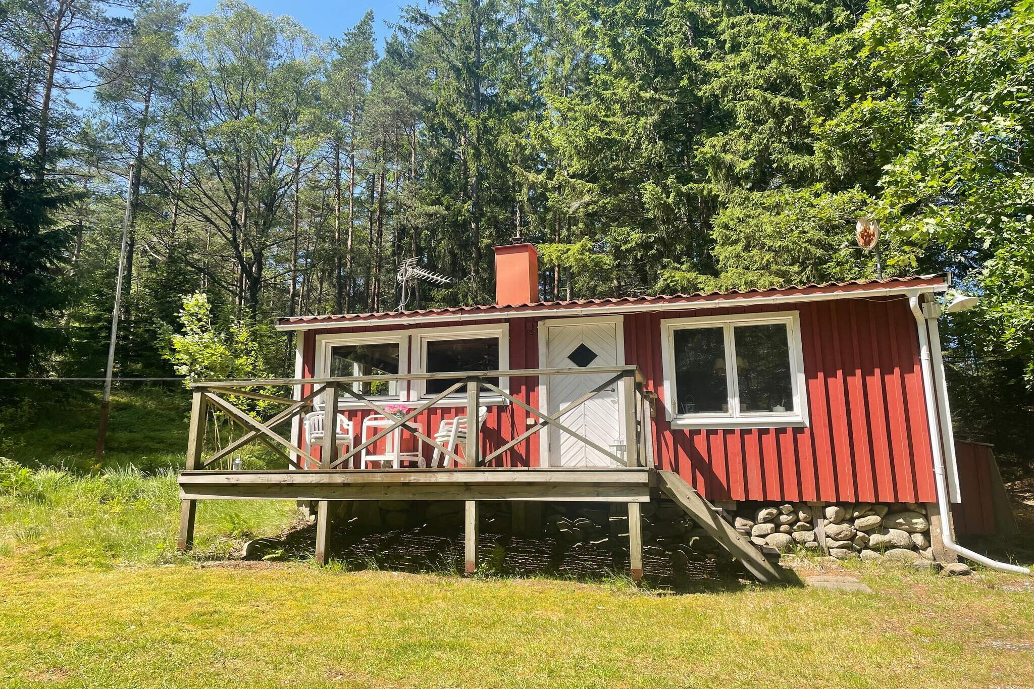 **Forest oasis with spa, sauna and two accommodations ** Welcome to a natural accommodation in a beautiful forest environment, where you have a total of four beds spread over two buildings â€“ a cozy cabin up in the forest and a separate annex about 150 meters further down. The cabin and annex are located on a plot that is shared with the homeowner's main house. A place that is secluded and peaceful, but still easy to find thanks to the main house being located close to a major road. Here you live in a clearing with the forest as your closest neighbor. Parking options are available both down by the road and halfway up to the cabin, and if you have a four-wheel drive car it is usually possible to drive all the way there. Inside the cottage you will find a kitchen with a gas stove, microwave, fridge/freezer and a countertop dishwasher as well as a dining table with chairs. The bedroom has a smaller double bed (140 cm), and the living room invites you to relax with a spacious sofa, TV with Chromecast and a wood-burning stove that spreads warmth during chilly evenings. The bathroom has a shower, combustion toilet, washbasin and washing machine. There is also wifi here, which is not available in the annex. Outside the cottage there is a terrace and in the storage room at the back you will find a portable grill - perfect for summer evening dinner. For families with children, there is both a travel cot and high chair to borrow - just let us know before arrival. The annex has two more sleeping places in the form of two larger mattresses in a loft. Please note that the loft is reached via a steep ladder and that it is not standing height. The annex has lounge furniture, a microwave and a refrigerator with a freezer compartment, as well as a regular toilet with a sink. Cooking is done up in the cottage. There is also a lovely spa with a shower, a sauna for about 6 people and an indoor jacuzzi for two. On the spacious terrace there is also a wood-fired hot tub that can accommodate about four people - a perfect place for relaxation under a starry sky. The accommodation is surrounded by dense, living forest where you can fill your basket with berries and mushrooms during the season. It is not uncommon for both moose and deer to move around in the area - a real nature experience, right outside the door. Lace up your shoes and head out to the scenic FurufjÃ¤ll exercise trail, which is located right nearby. From the accommodation it takes only 15 minutes by car to Stenungsund, where you will find shops, restaurants, a sea bath and a marina. From here you are also close to beautiful TjÃ¶rn and Orust, perfect for day trips with art galleries, rock baths and cozy cafes. This accommodation is perfect for those who want to combine relaxation, nature and excursions - with both comfort and tranquility in a private environment. Welcome to your own forest oasis in the heart of BohuslÃ¤n!