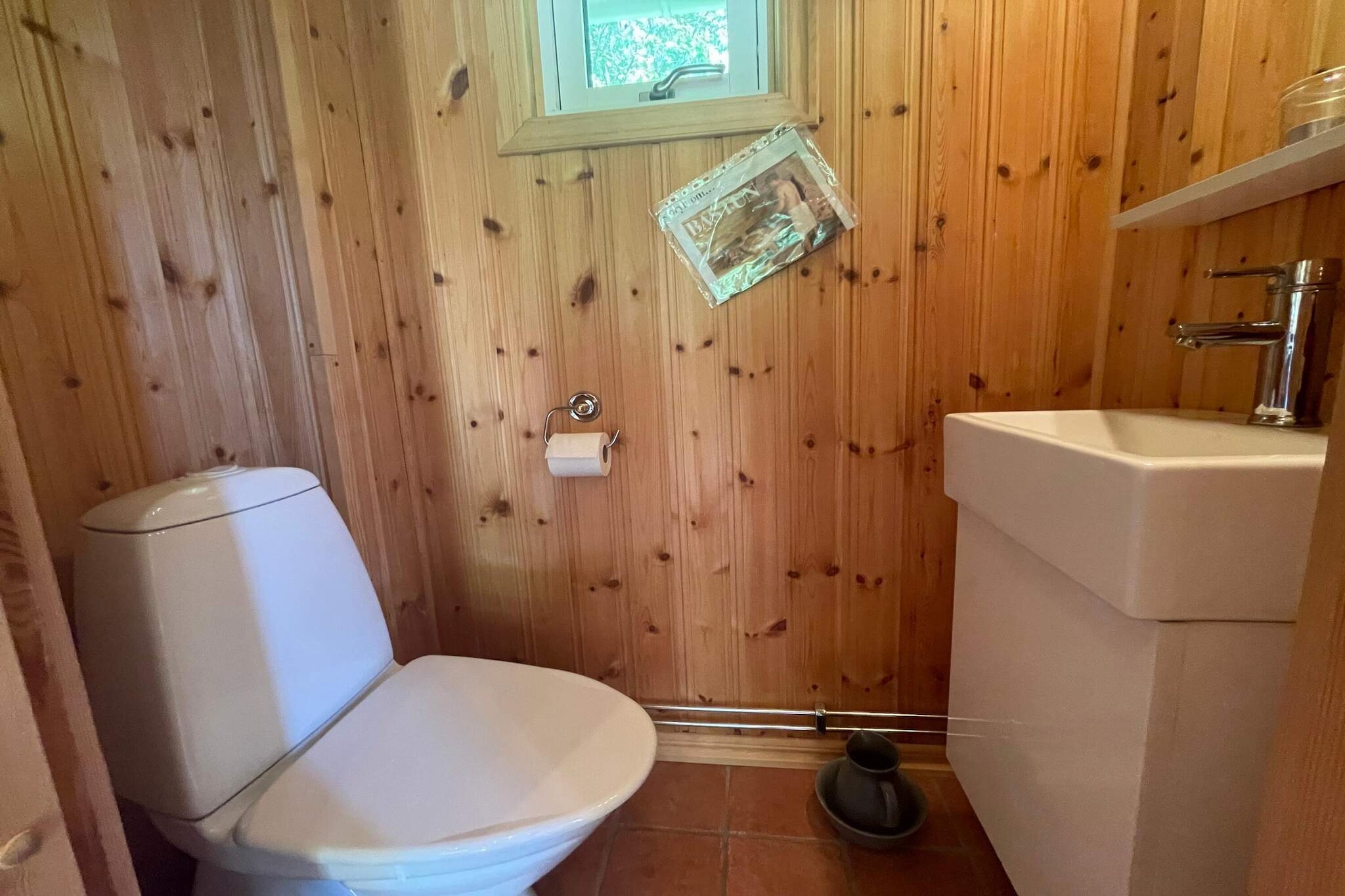 Abgeschiedener Aufenthalt im Wald mit Nebengebäude-Innenbereich