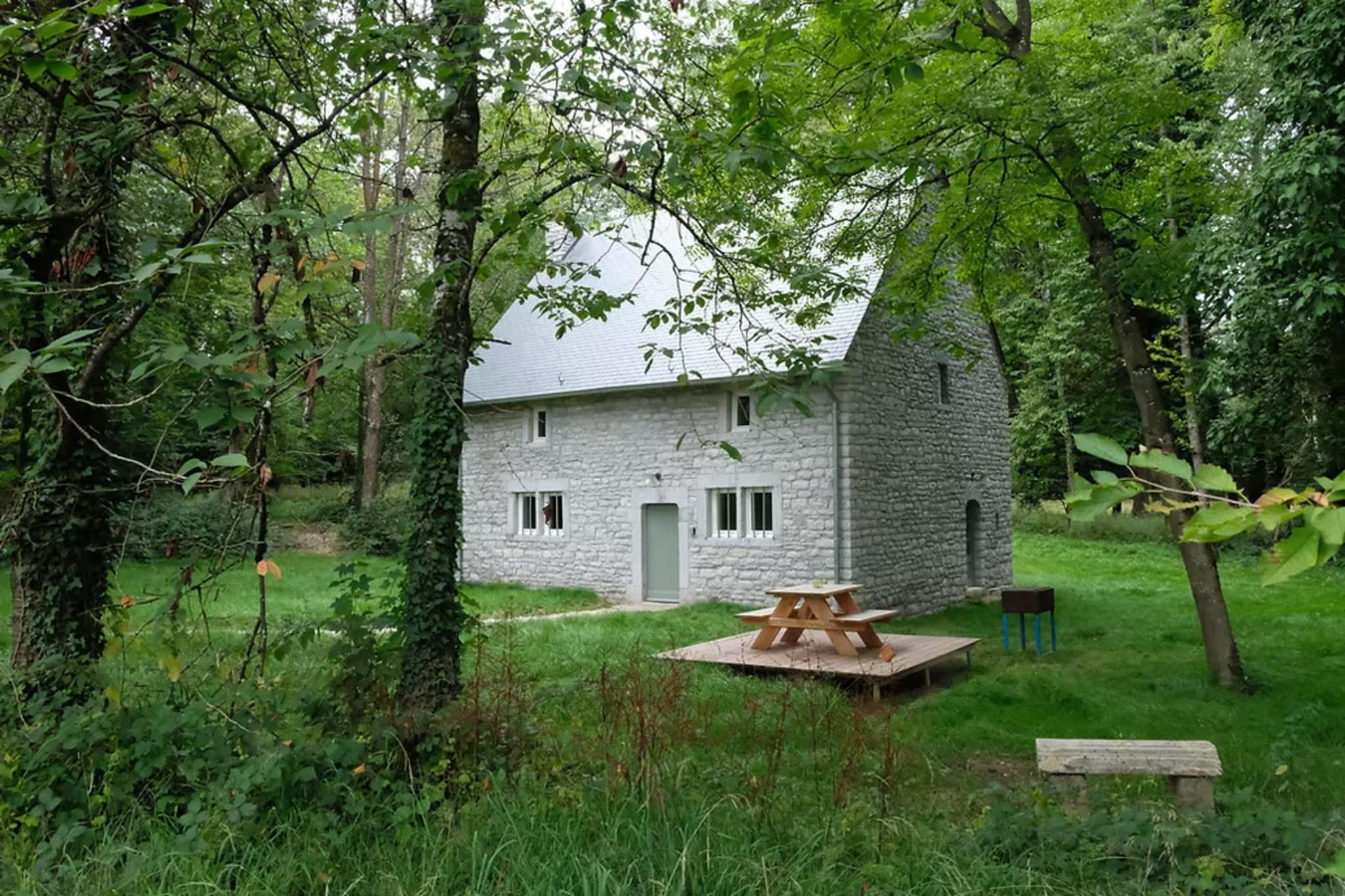 La maison du Régisseur-Exterior in summer