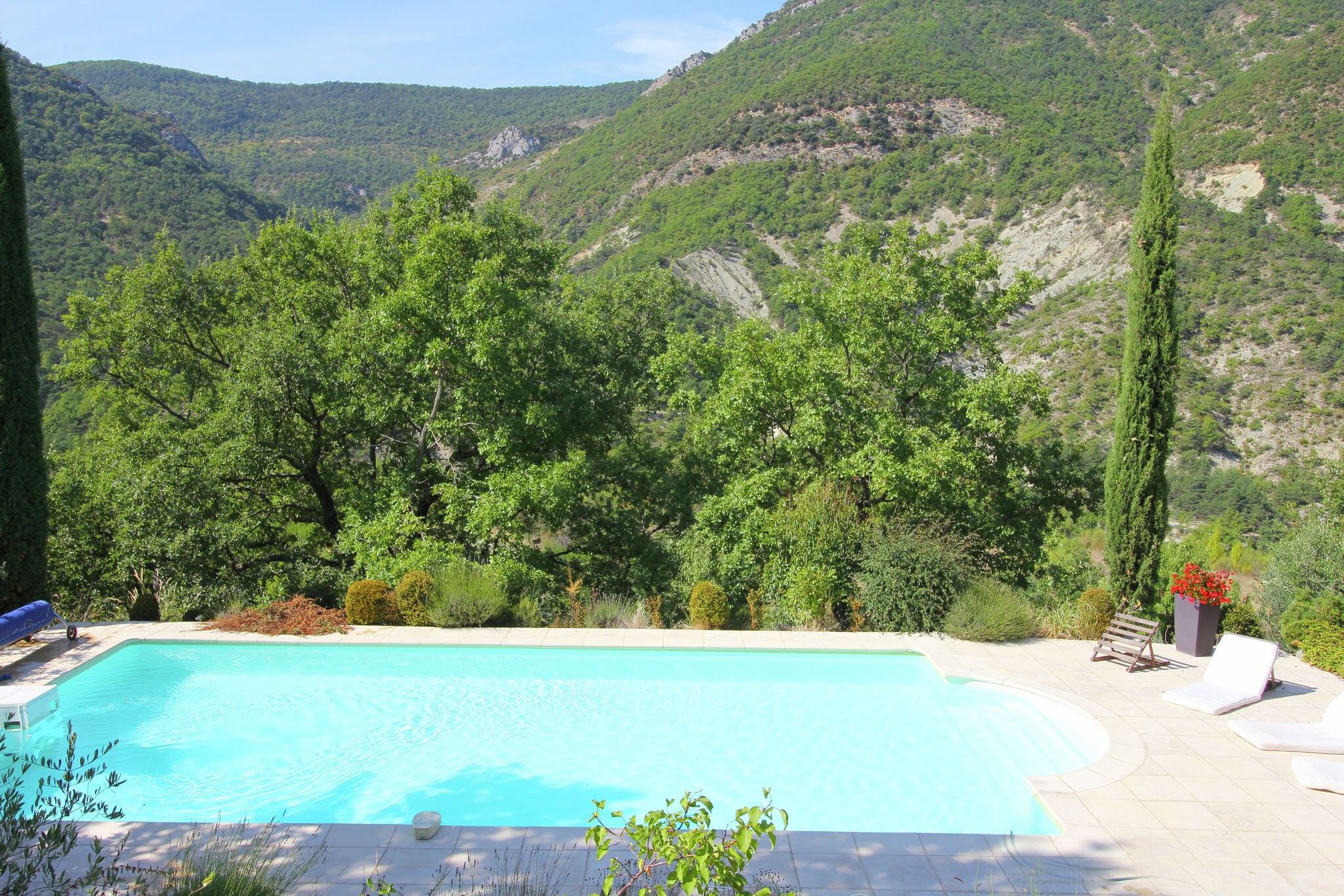 Lush Villa in Montaulieu with Swimming Pool