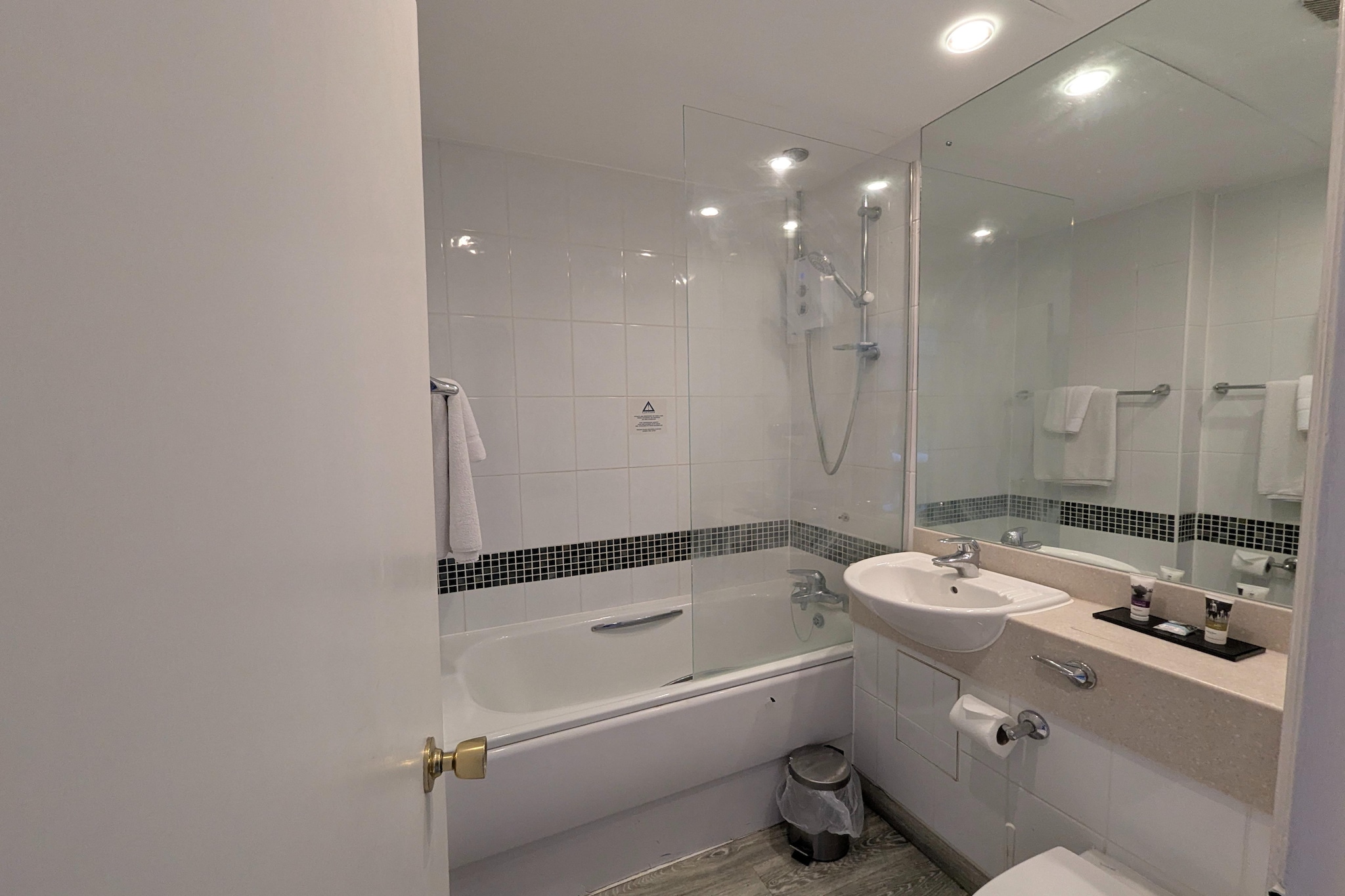 Newton Park Double Room-Badkamer