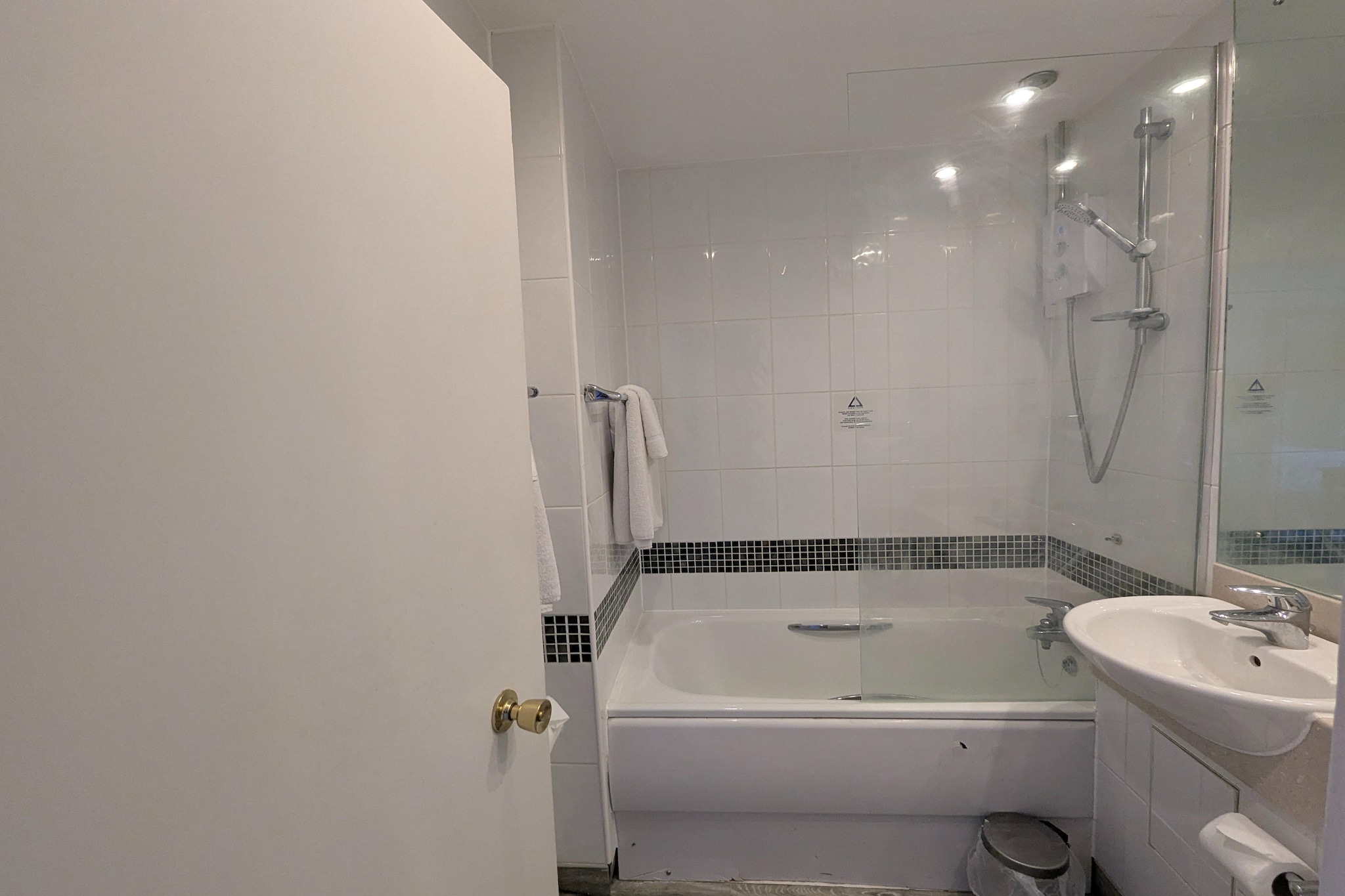 Newton Park Double Room-Badkamer