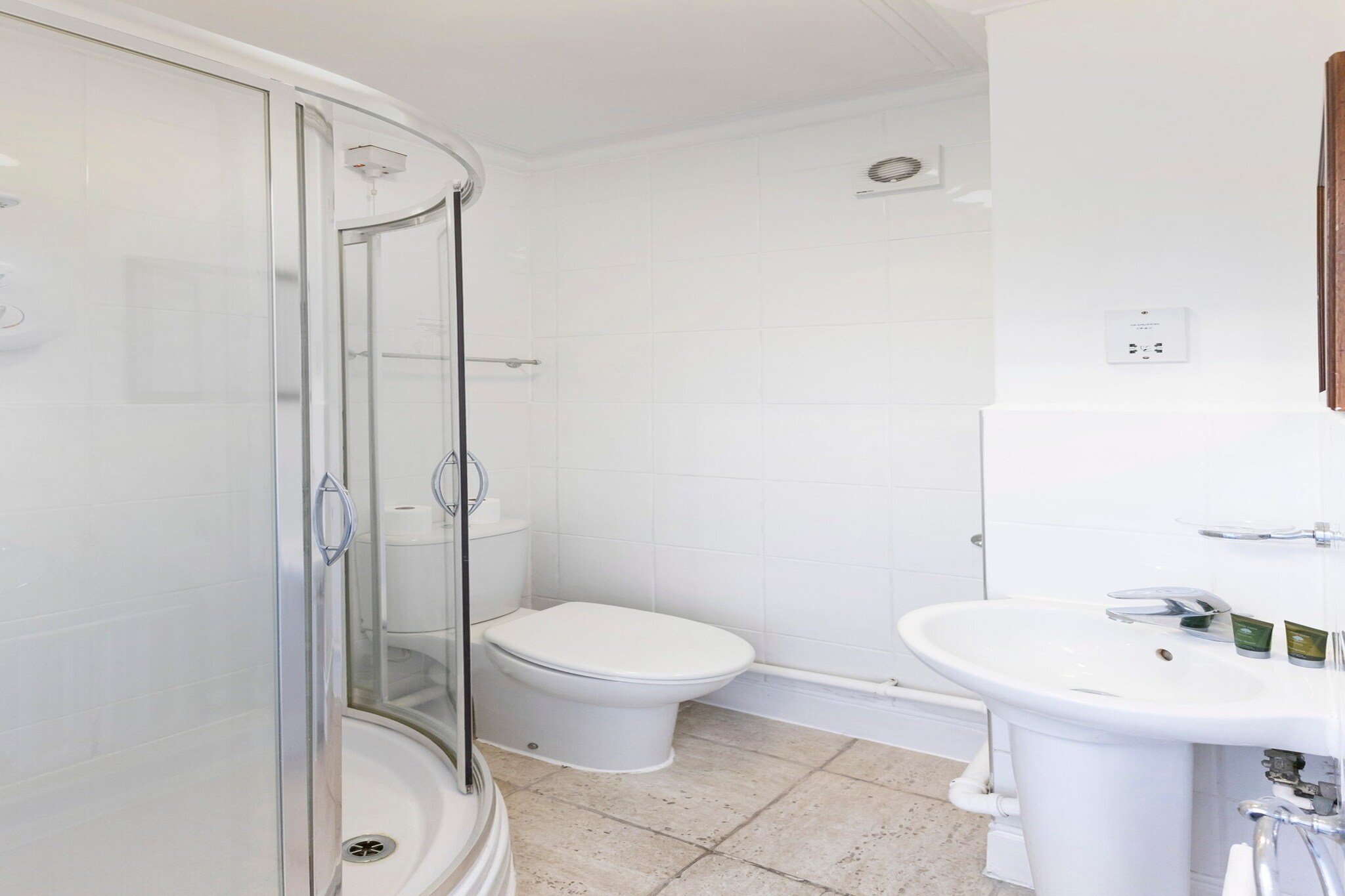 EN_DBY009_Standard Single Room - Shared-Badkamer