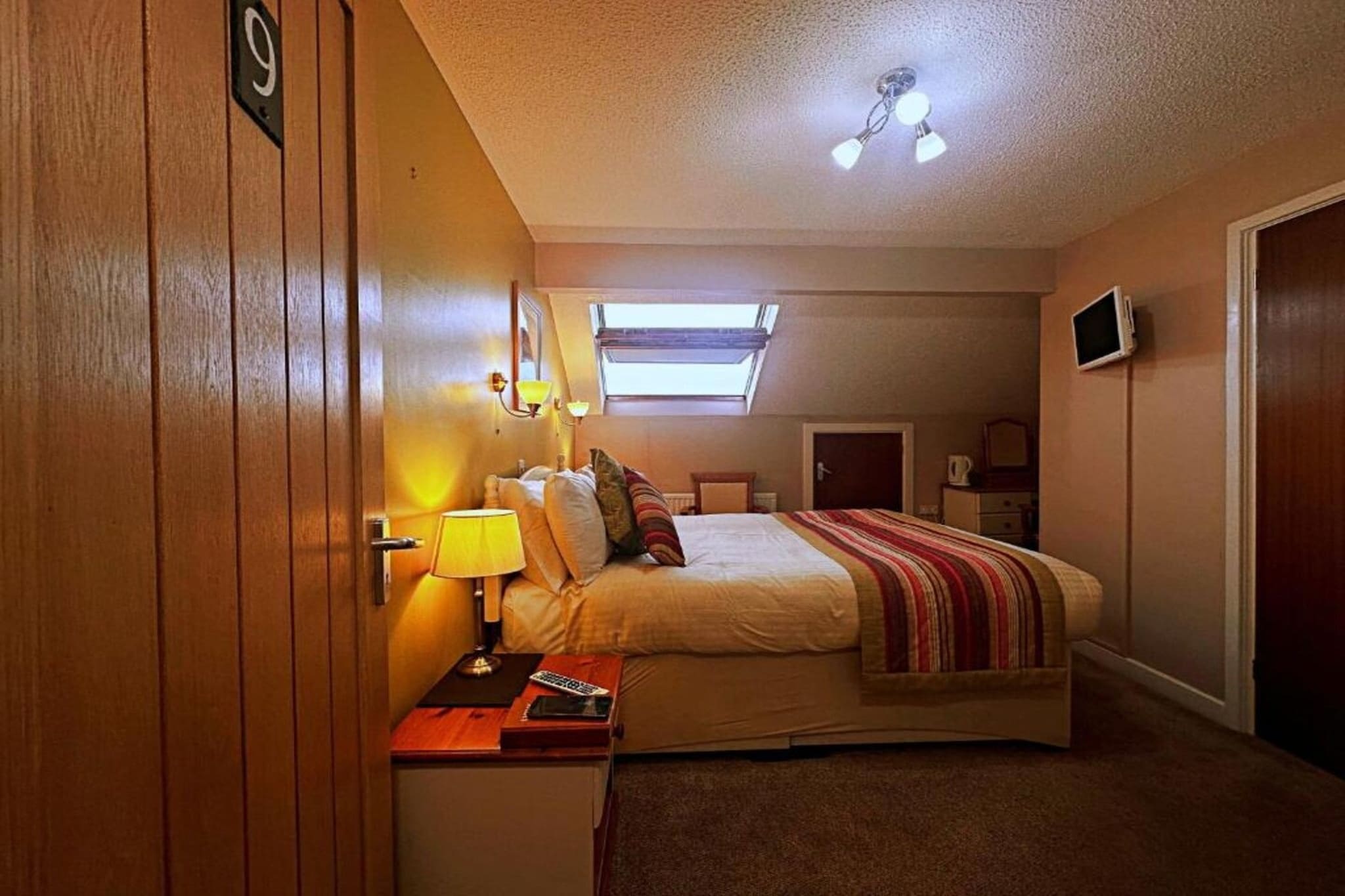 EN_HFT001_Superior Triple Bed Apartment with sea view - Slaapkamer