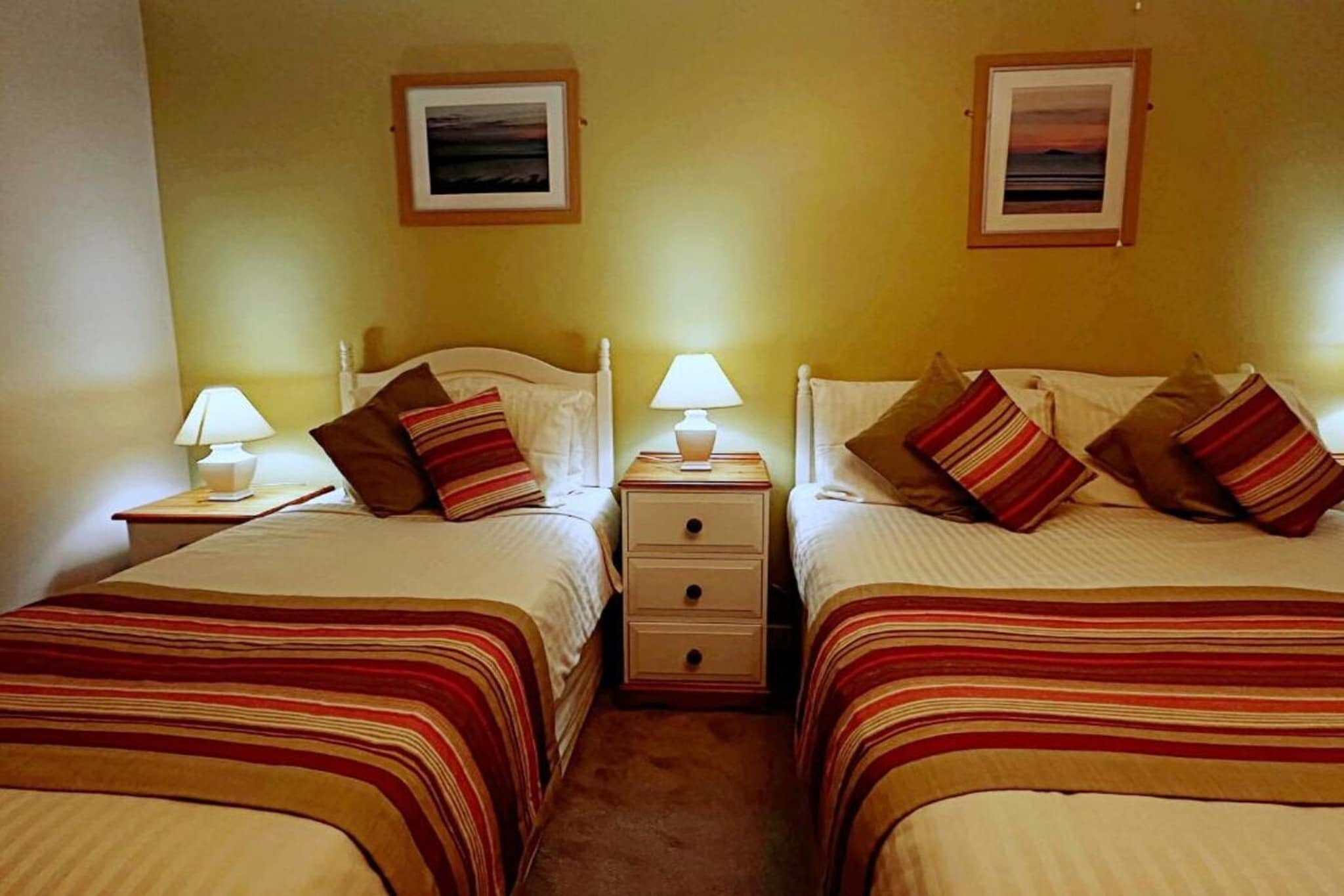 EN_HFT001_Superior Triple Bed Apartment with sea view - Slaapkamer