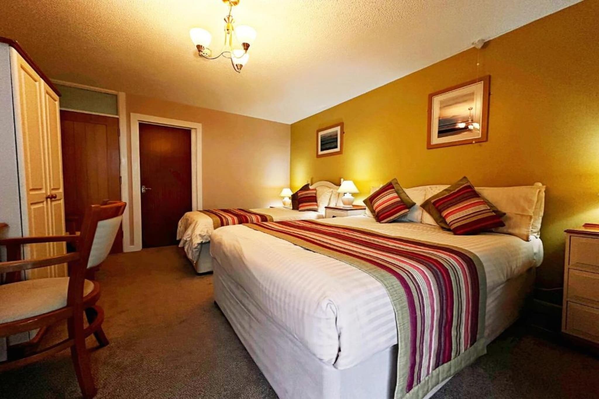 EN_HFT001_Superior Triple Bed Apartment with sea view - Slaapkamer