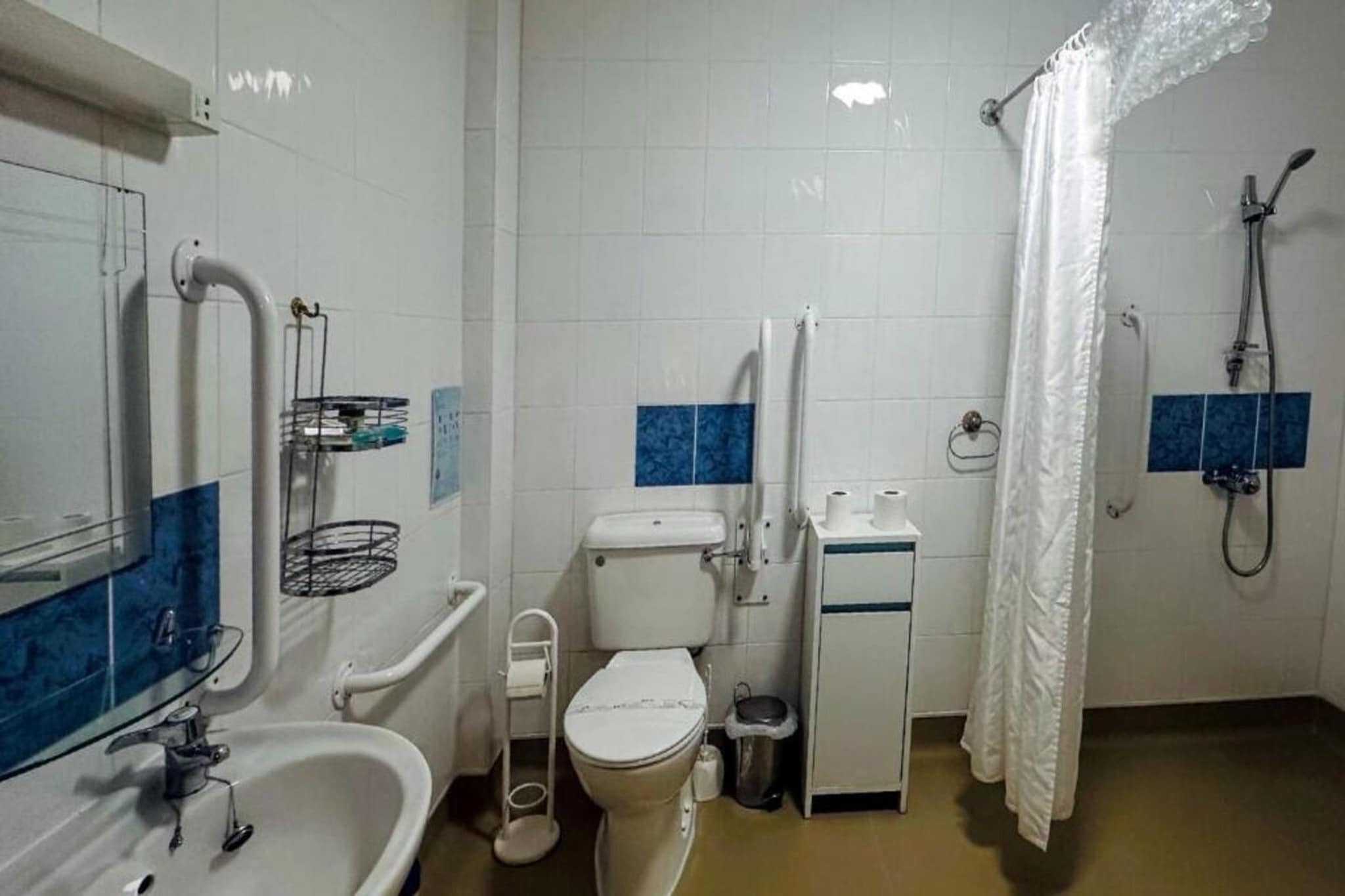 EN_HFT001_Superior Triple Bed Apartment with sea view - Badkamer