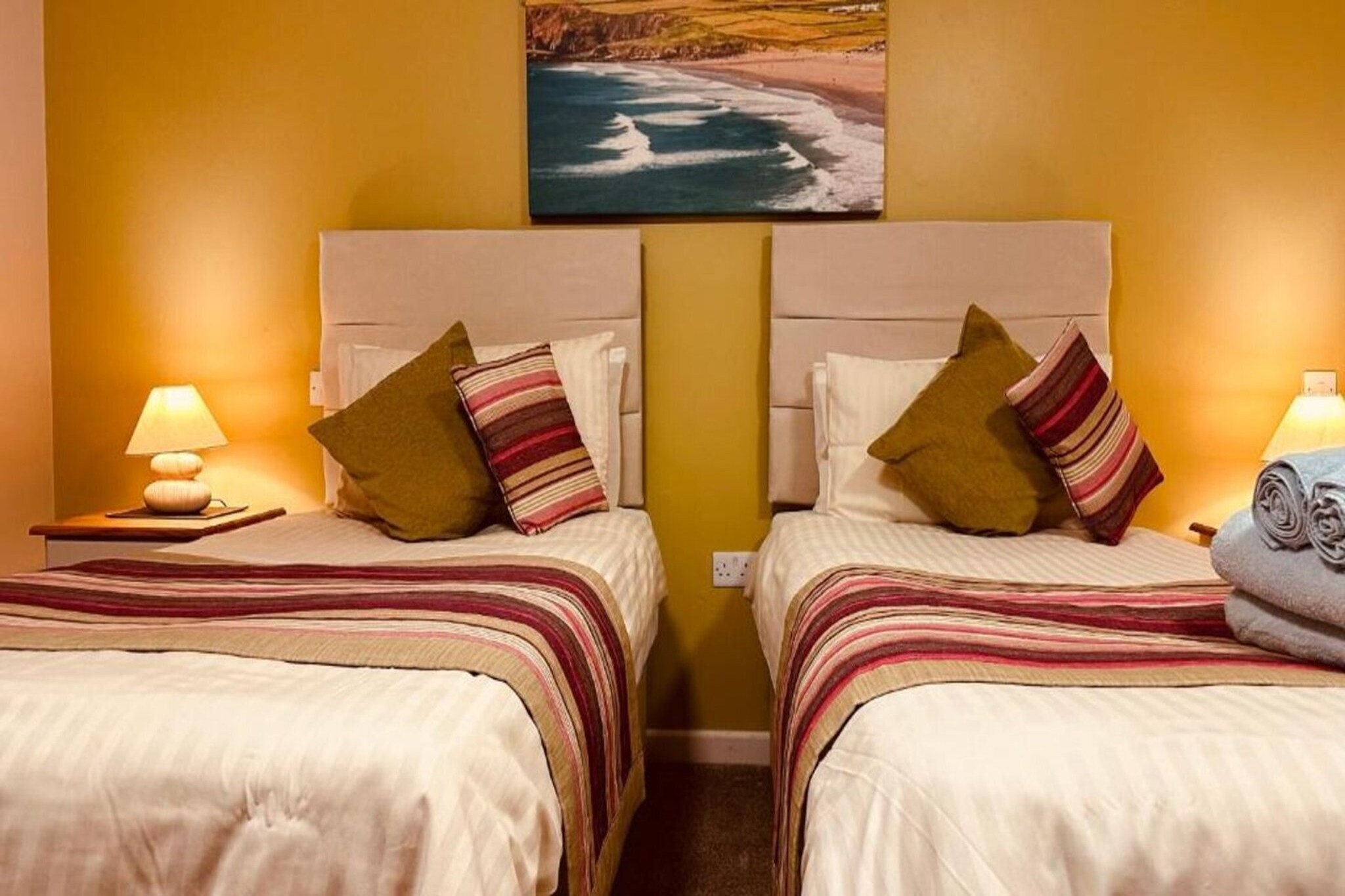 EN_HFT001_Superior Triple Bed Apartment with sea view - Slaapkamer