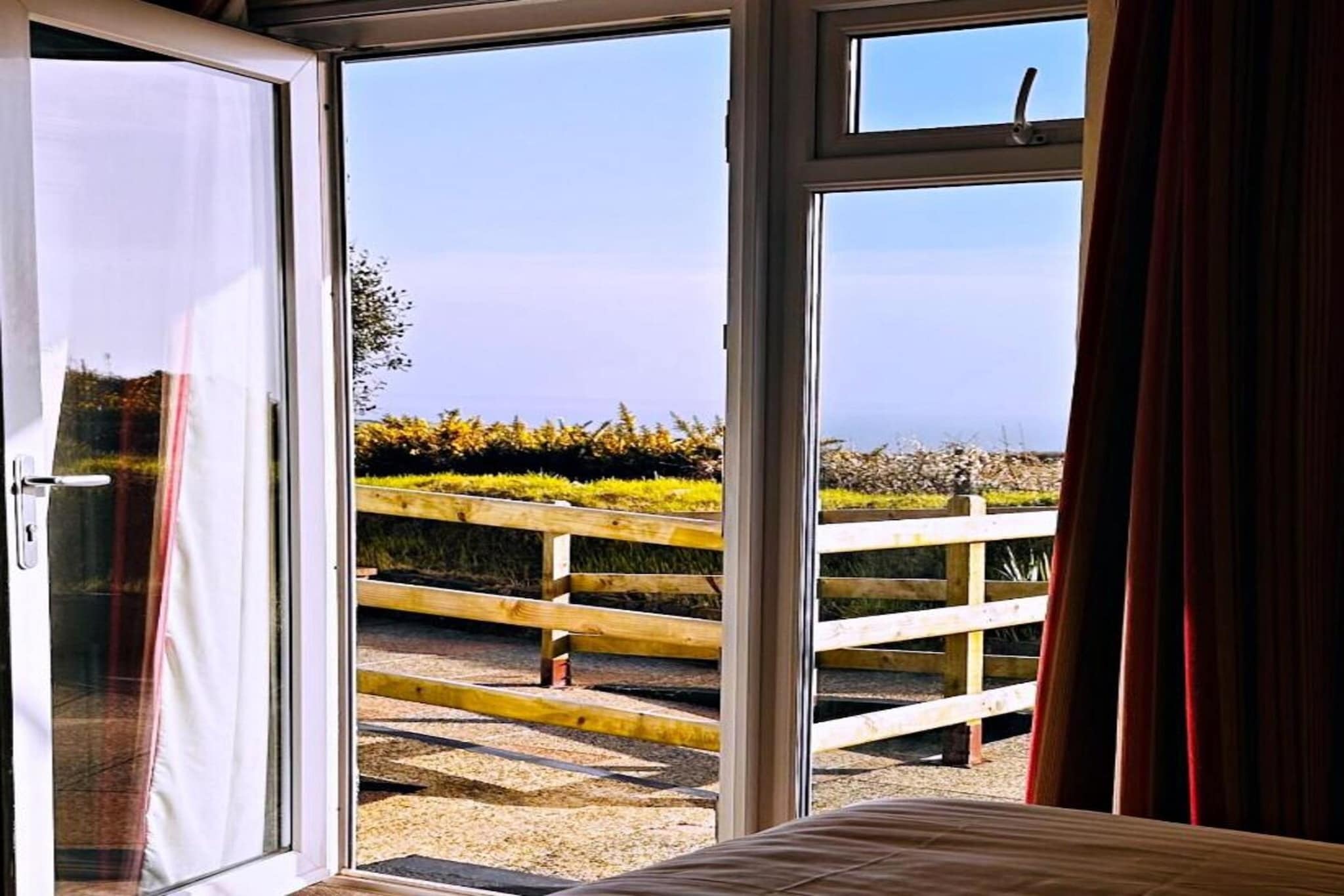 EN_HFT001_Superior Triple Bed Apartment with sea view - Slaapkamer
