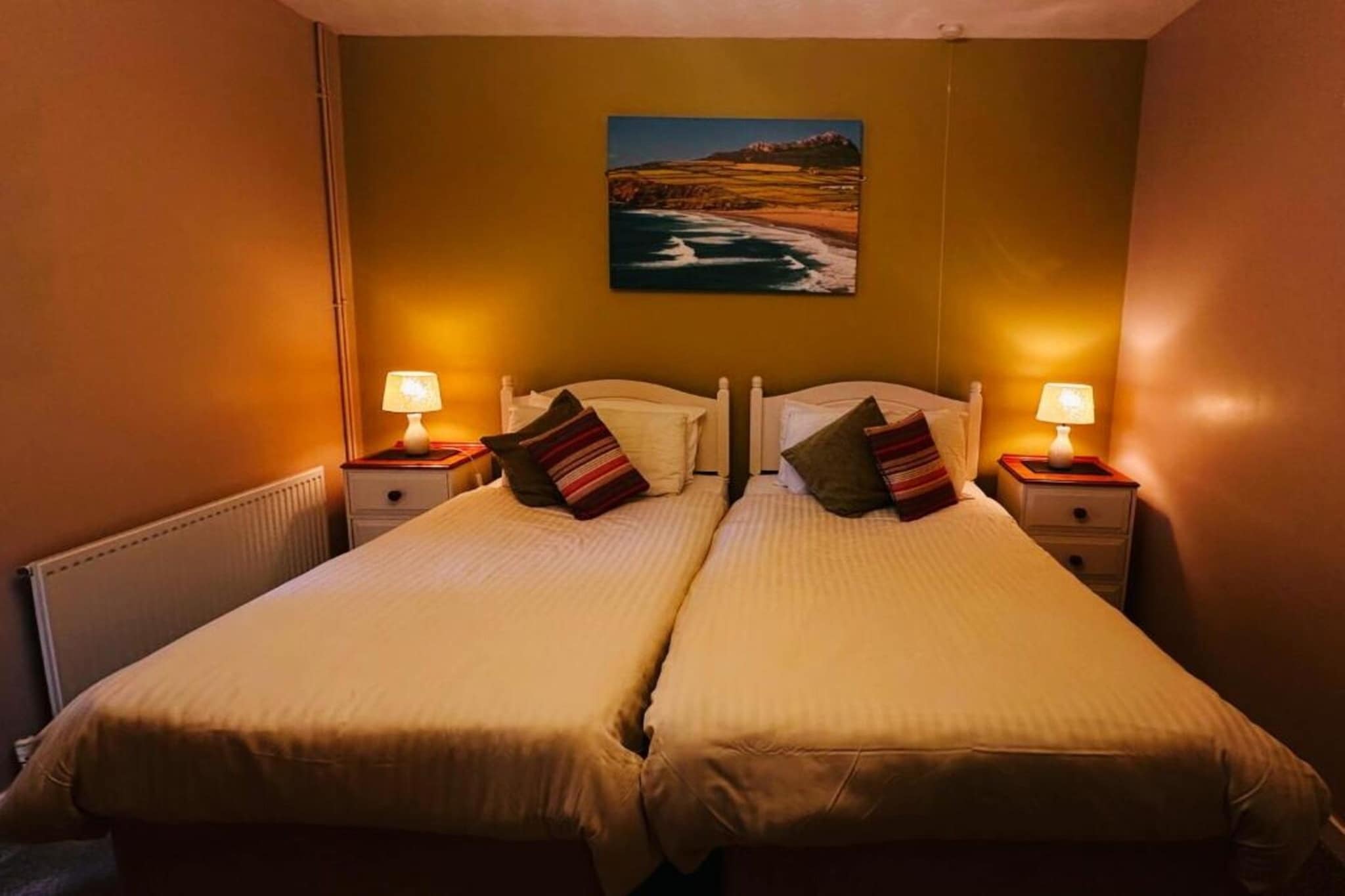 EN_HFT001_Superior Triple Bed Apartment with sea view - Slaapkamer