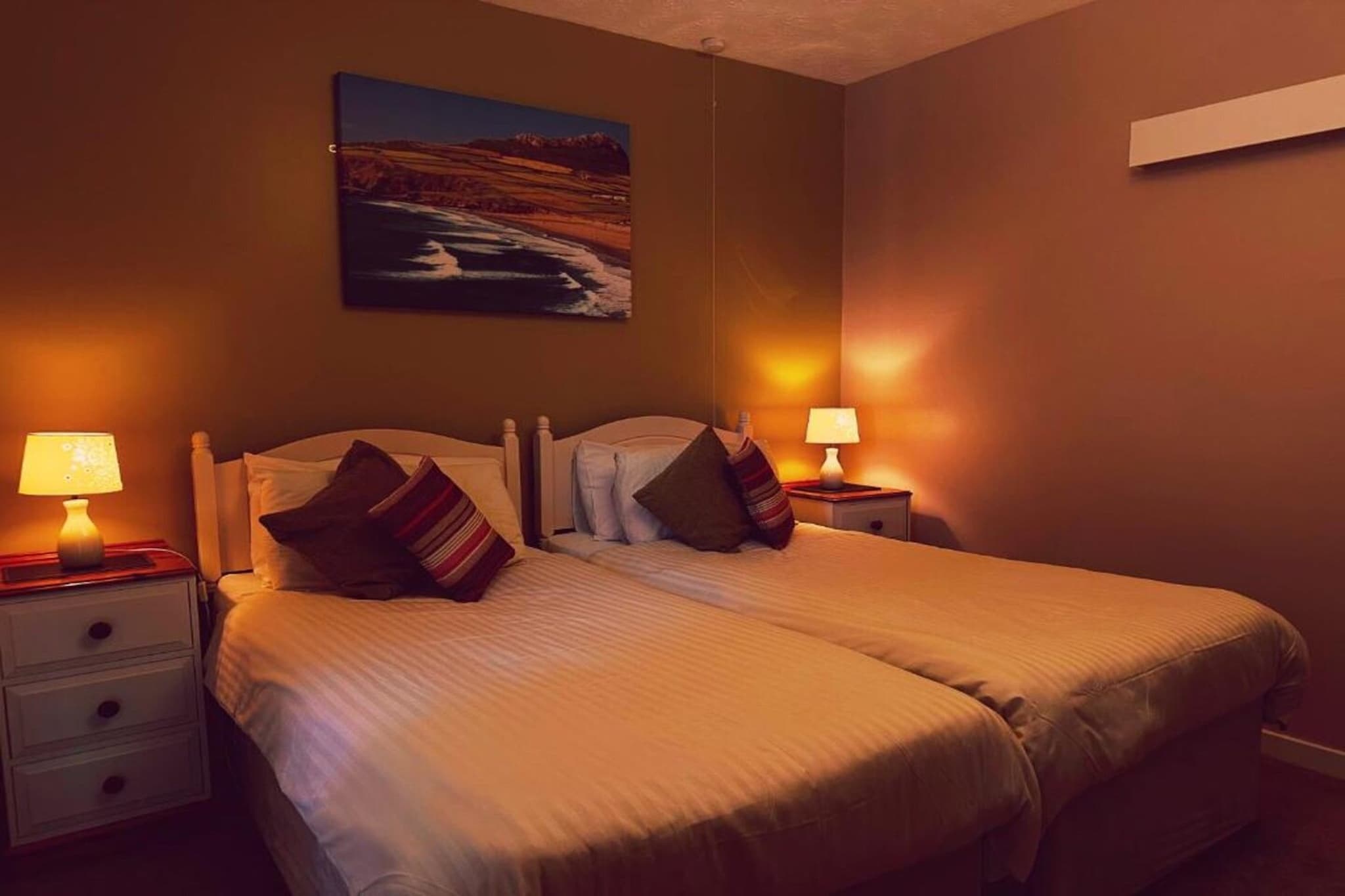 EN_HFT001_Superior Triple Bed Apartment with sea view - Slaapkamer