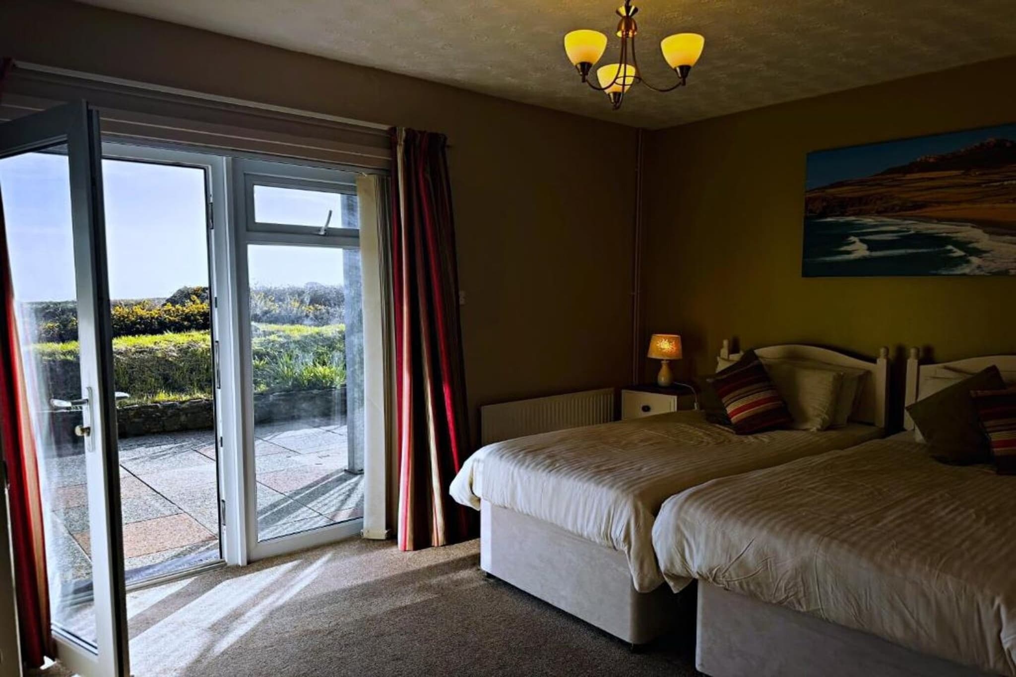 EN_HFT001_Superior Triple Bed Apartment with sea view - Slaapkamer