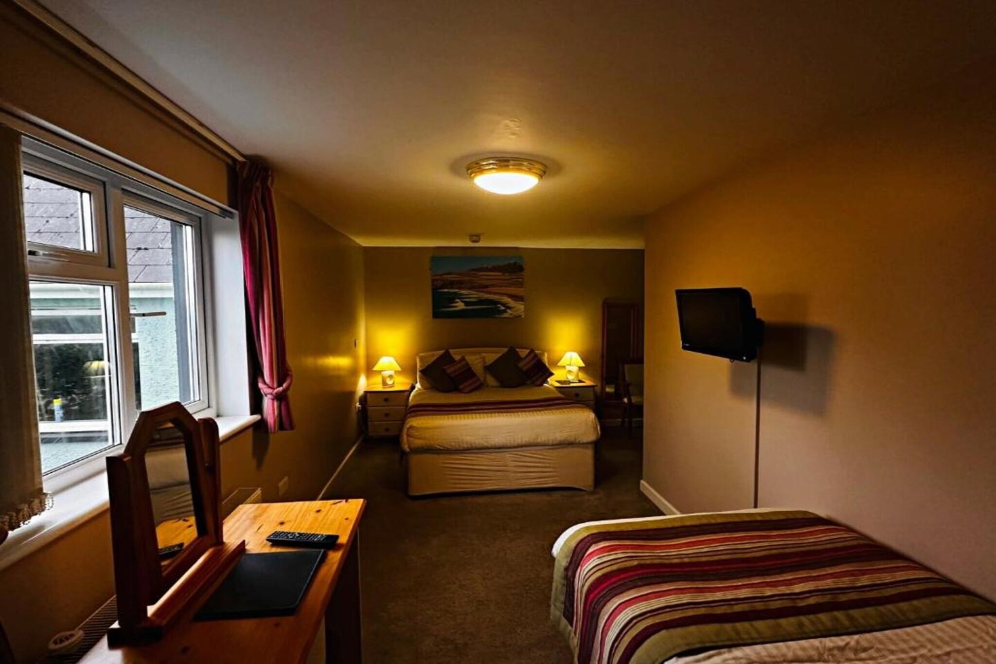 EN_HFT001_Superior Triple Bed Apartment with sea view - Slaapkamer