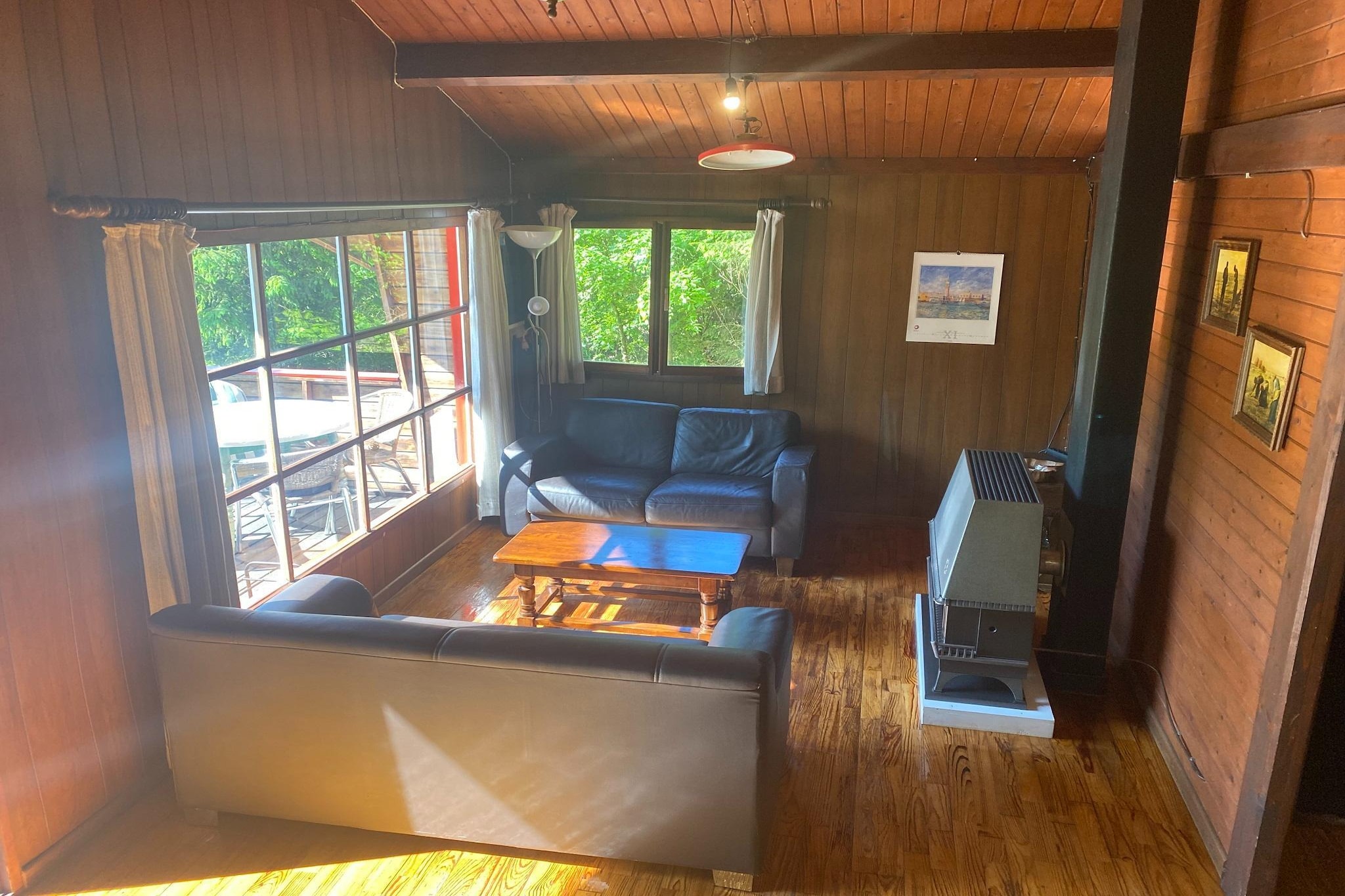 This cozy holiday home in Ortho, La Roche-en-Ardenne offers a peaceful retreat for families or small groups. Just 100 meters from the forest and 1 km from a tranquil lake, itâ€™s ideal for nature lovers and outdoor enthusiasts. The nearby Barrage de Nisramont is perfect for hiking and kayaking, while the ChÃ¢teau de La Roche-en-Ardenne and MusÃ©e de la Bataille des Ardennes provide rich historical experiences. For wildlife fans, Le Parc Ã  Gibier offers a glimpse into the regionâ€™s fauna.

The home features a warm living room with a fireplace and a fully equipped kitchen with gas stove, oven, microwave, and coffee machine. Two bedrooms, one with a double bed and another with a bunk bed, make it ideal for couples or families with children. The bathroom includes a shower and toilet, and amenities like a dishwasher, garden furniture, and private parking ensure a comfortable stay. Guests can relax on the terrace or enjoy meals in the spacious garden.

Dining options within 12 km include Restaurant Moulin de la Strument for international cuisine, La Plume Dâ€™Oie for refined French dishes, and Signe Jeanne, a local favorite for Belgian steakhouse fare.